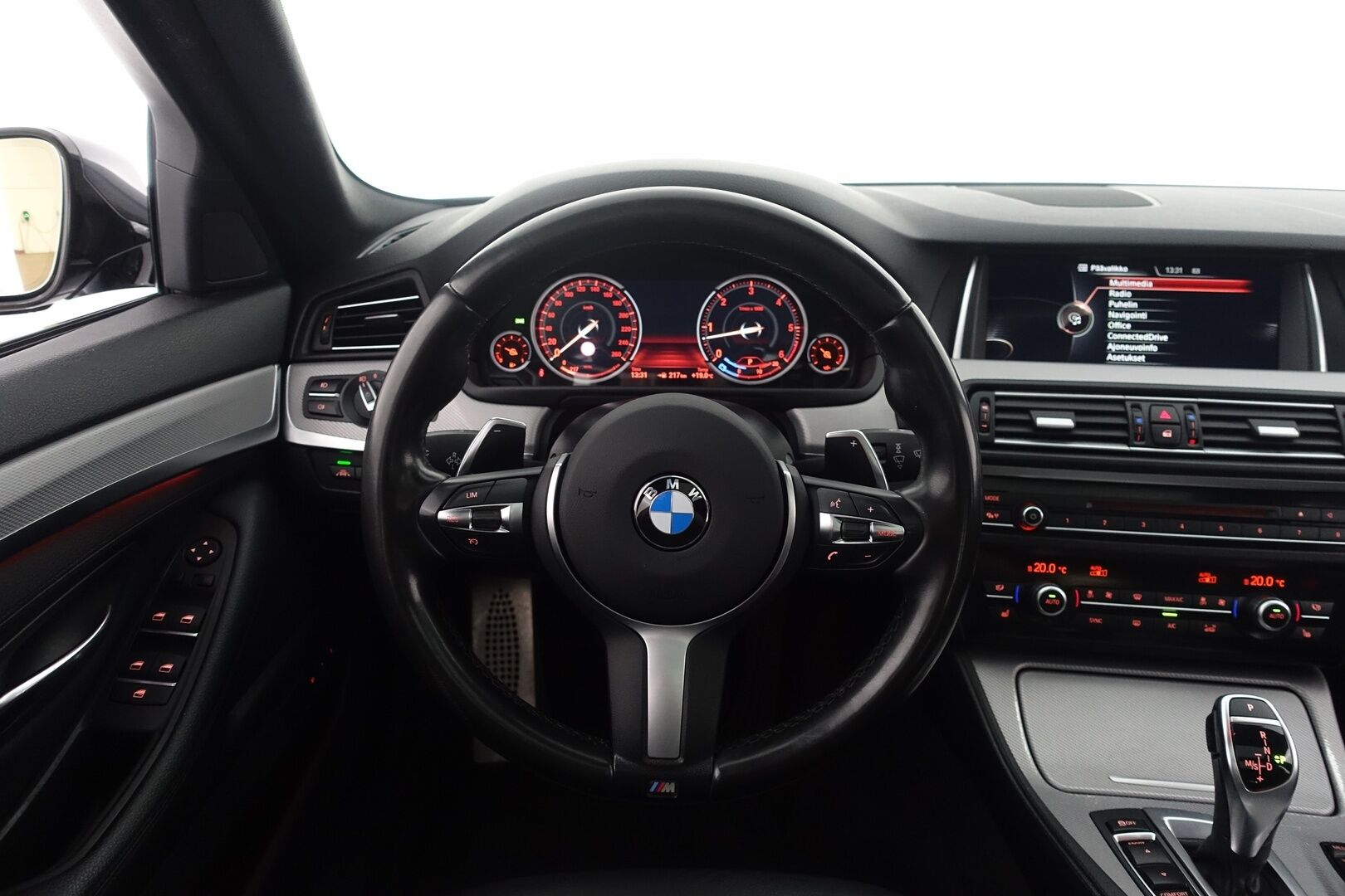 BMW 530 2016 F11 Touring 530d A xDrive Business M Sport - | SUPERVARUSTEET | HUD | Imuovet | Digimittaristo | Panoraama | Comfort Penkit Muistilla  | DA | HiFi | Proffa Navi | Comfort Access | Adapt. LED | Nahkasisusta |