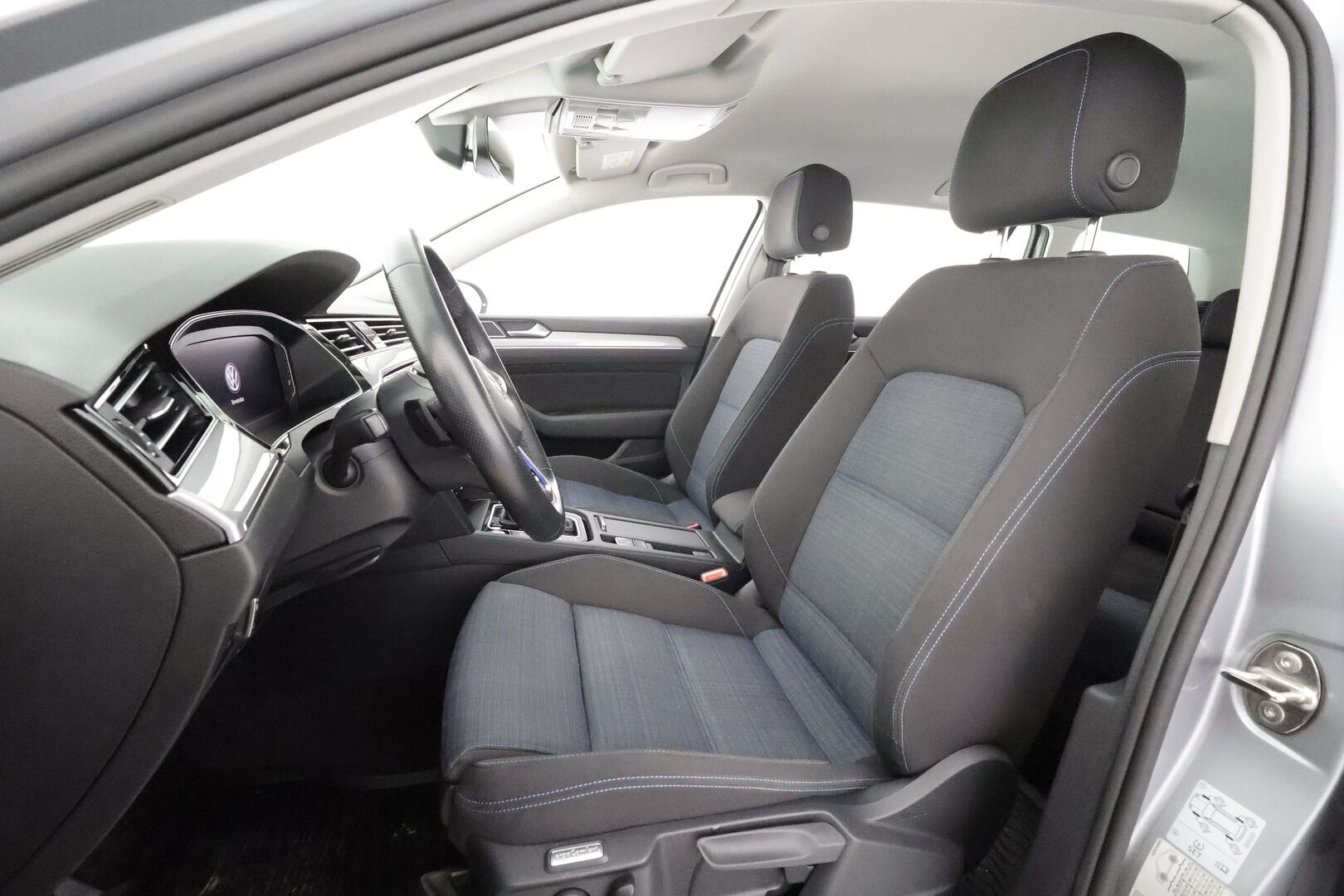 Volkswagen Passat 2020 Variant GTE Plug-In Hybrid 160 kW DSG * Webasto / Koukku / ACC / Matrix / P.Kamera / Kaistavahti / Navi / Keyless * - Suomi-auto / Kahdet renkaat aluvanteilla / 2x Latauskaapelit - HULLUT AVAJAISHULINAT KORKOTARJOUS 3,29 %