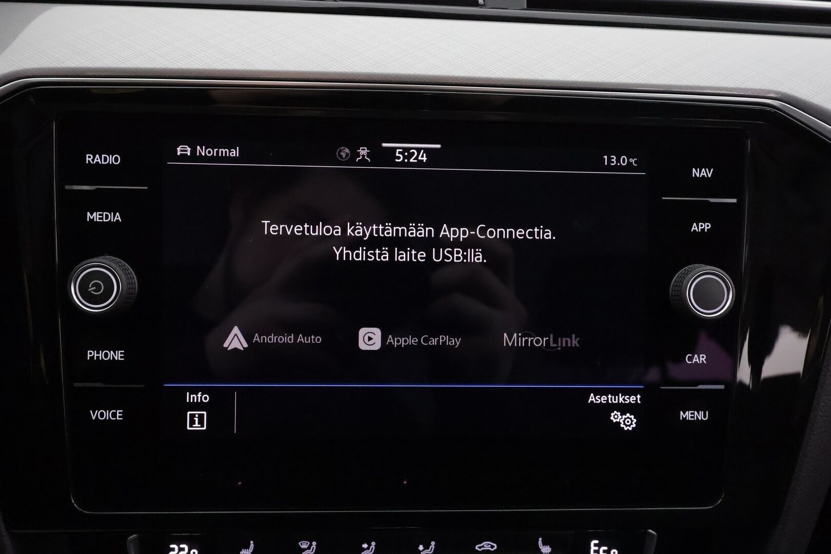 Volkswagen Passat 2020 Variant GTE Plug-In Hybrid 160 kW DSG * Webasto / Koukku / ACC / Matrix / P.Kamera / Kaistavahti / Navi / Keyless * - Suomi-auto / Kahdet renkaat aluvanteilla / 2x Latauskaapelit - HULLUT AVAJAISHULINAT KORKOTARJOUS 3,29 %