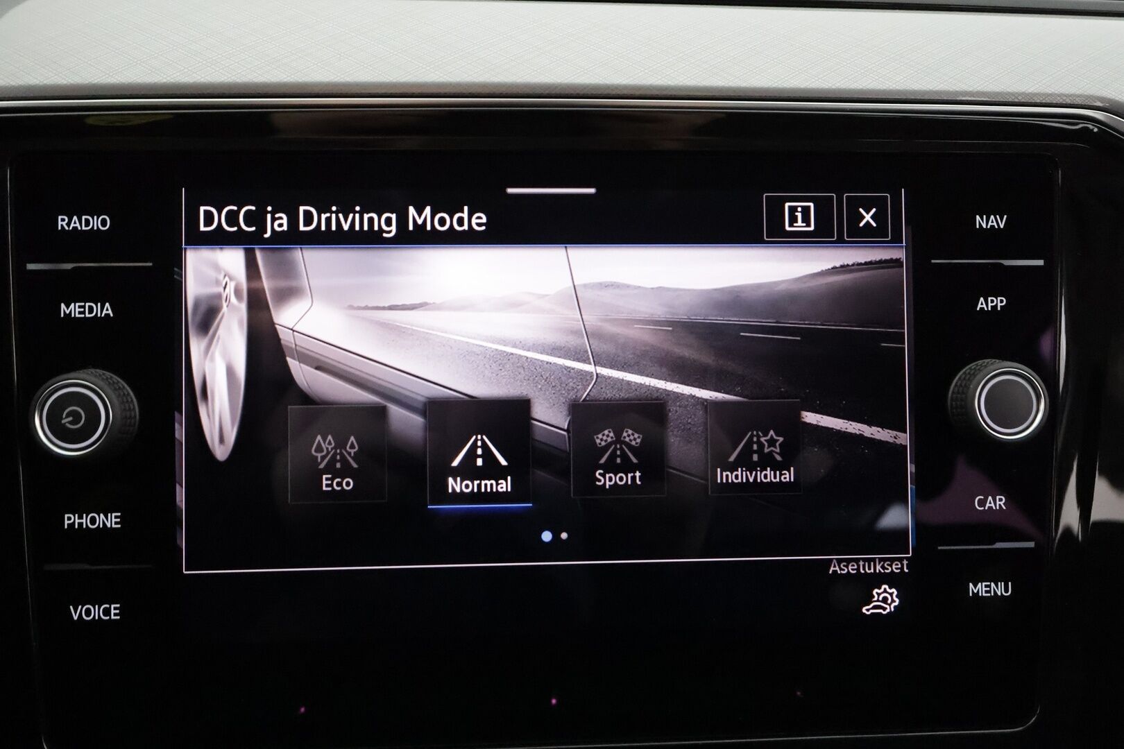 Volkswagen Passat 2020 Variant GTE Plug-In Hybrid 160 kW DSG * Webasto / Koukku / ACC / Matrix / P.Kamera / Kaistavahti / Navi / Keyless * - Suomi-auto / Kahdet renkaat aluvanteilla / 2x Latauskaapelit - HULLUT AVAJAISHULINAT KORKOTARJOUS 3,29 %