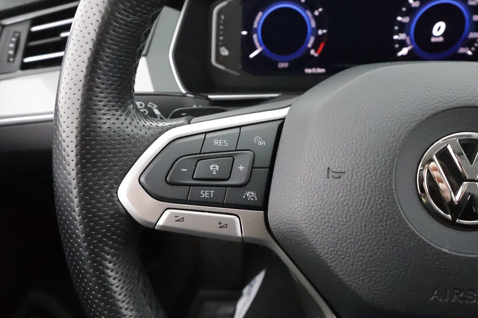 Volkswagen Passat 2020 Variant GTE Plug-In Hybrid 160 kW DSG * Webasto / Koukku / ACC / Matrix / P.Kamera / Kaistavahti / Navi / Keyless * - Suomi-auto / Kahdet renkaat aluvanteilla / 2x Latauskaapelit - HULLUT AVAJAISHULINAT KORKOTARJOUS 3,29 %