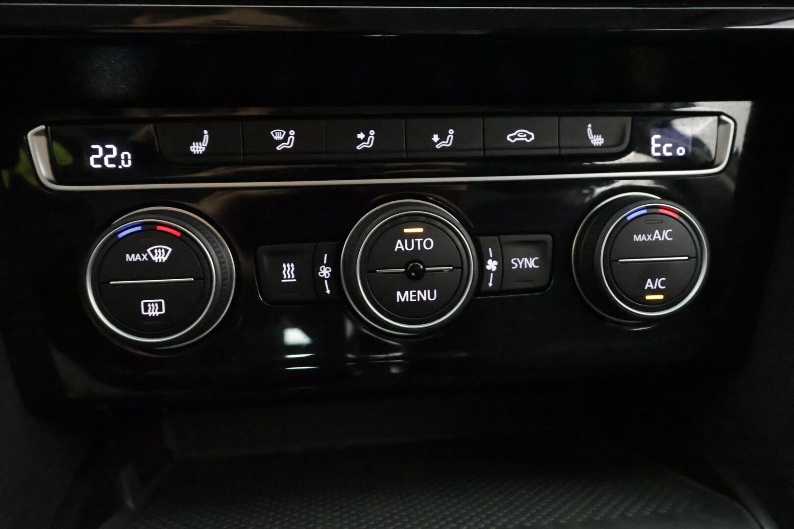 Volkswagen Passat 2020 Variant GTE Plug-In Hybrid 160 kW DSG * Webasto / Koukku / ACC / Matrix / P.Kamera / Kaistavahti / Navi / Keyless * - Suomi-auto / Kahdet renkaat aluvanteilla / 2x Latauskaapelit - HULLUT AVAJAISHULINAT KORKOTARJOUS 3,29 %