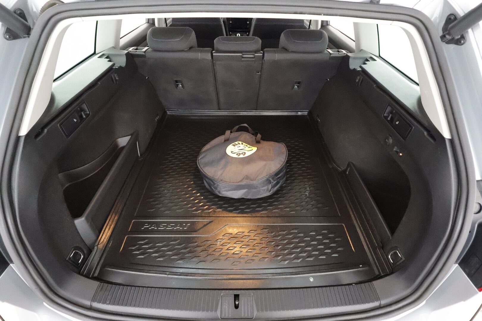 Volkswagen Passat 2020 Variant GTE Plug-In Hybrid 160 kW DSG * Webasto / Koukku / ACC / Matrix / P.Kamera / Kaistavahti / Navi / Keyless * - Suomi-auto / Kahdet renkaat aluvanteilla / 2x Latauskaapelit - HULLUT AVAJAISHULINAT KORKOTARJOUS 3,29 %