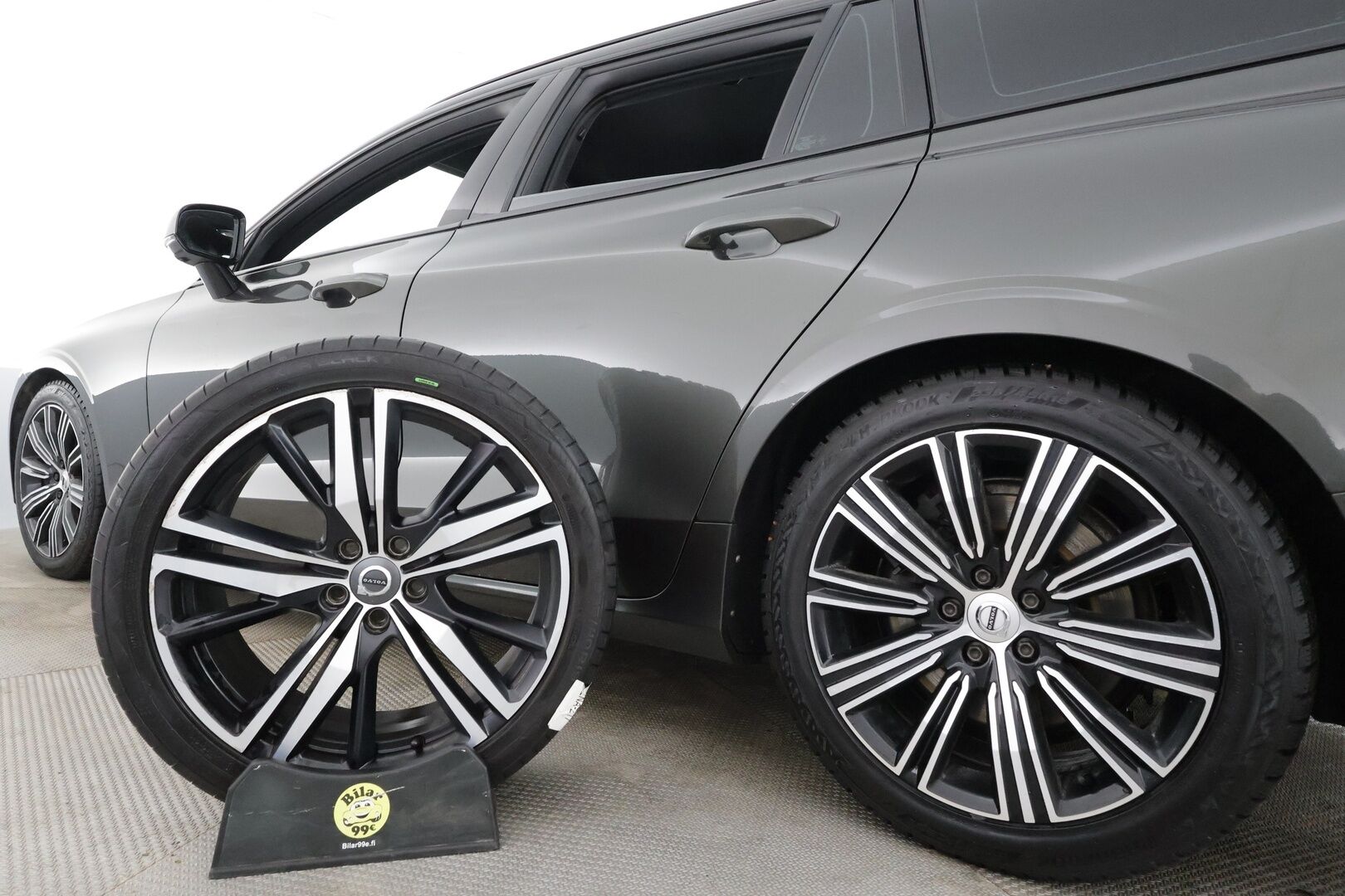 Volvo V60 2020 T5 AWD Business R-Design aut * Webasto / Koukku / ACC / Full-LED / 360 / Sportpenkki Muistilla / Keyless * - HUD / Suomi-auto / Kahdet renkaat aluvanteilla / Merkkihuollot