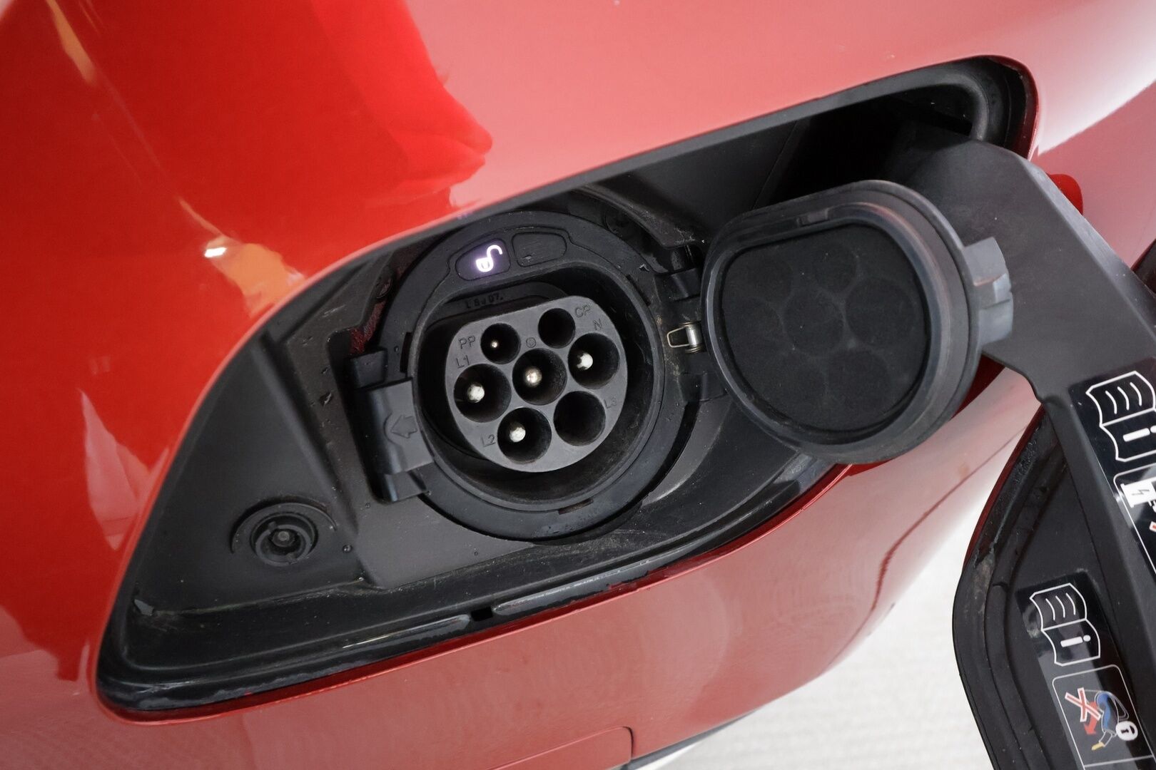 Mercedes-Benz C 2020 300 e 4MATIC A Business AMG Edition EQ Power * Facelift / Distronic / Multibeam LED / P.kamera / Sporttinahat / Navi * - Suomi-auto 