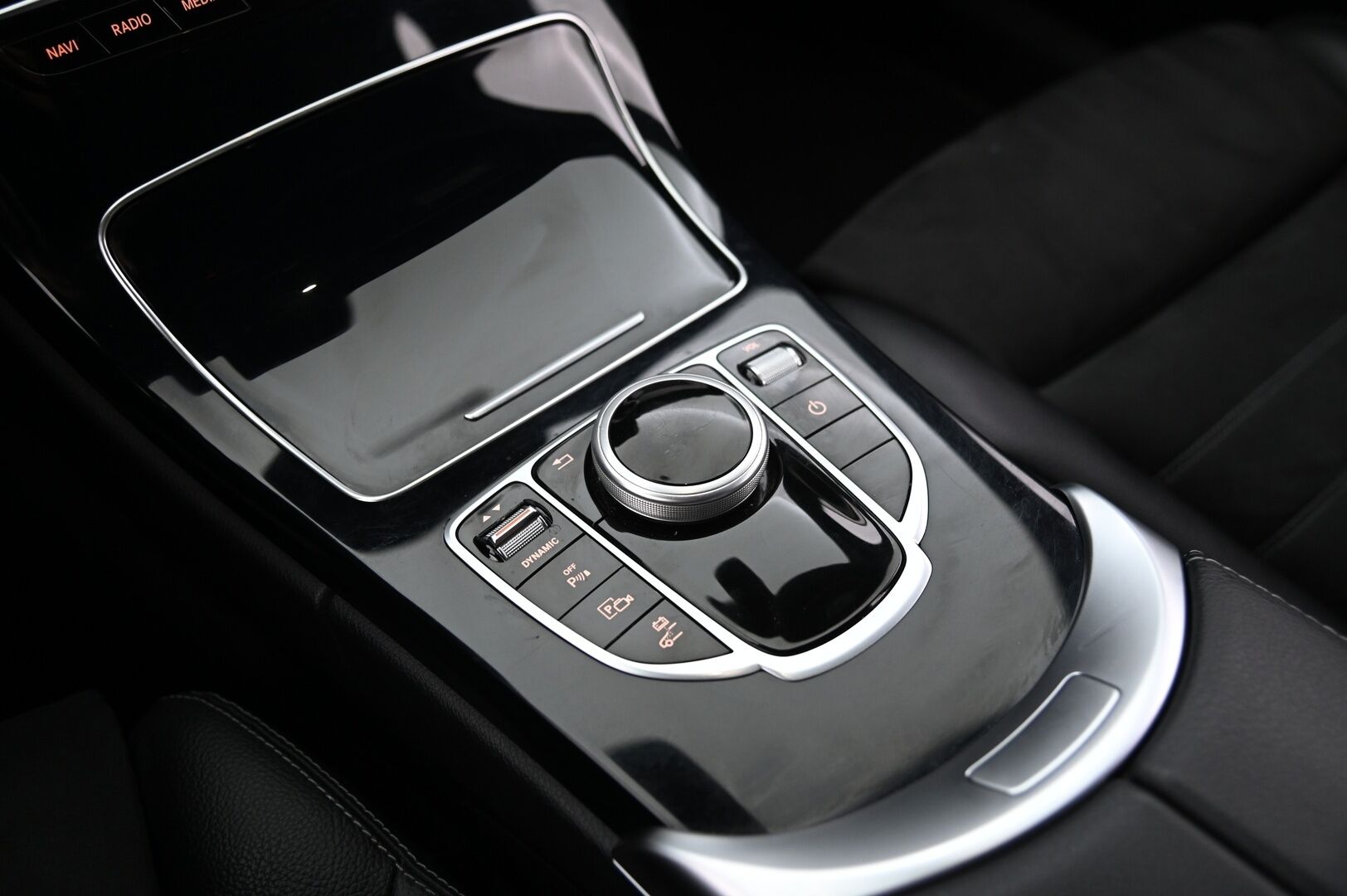 Mercedes-Benz C 2020 300 de T A Business AMG Edition EQ Power *Suomi-Auto / Navi / P-Kamera / Multibeam-LED* - *Juuri saapunut! / AMG-Sisä- ja ulkonäköpaketti / Vakkari / Urheiluistuimet / Lisälämmitys / Tutkat / Musta sisäkattoverhoilu/ Siisti!*