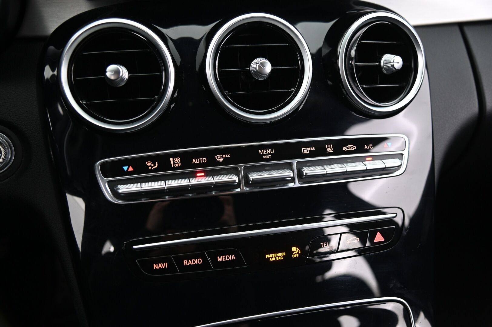 Mercedes-Benz C 2020 300 de T A Business AMG Edition EQ Power *Suomi-Auto / Navi / P-Kamera / Multibeam-LED* - *Juuri saapunut! / AMG-Sisä- ja ulkonäköpaketti / Vakkari / Urheiluistuimet / Lisälämmitys / Tutkat / Musta sisäkattoverhoilu/ Siisti!*