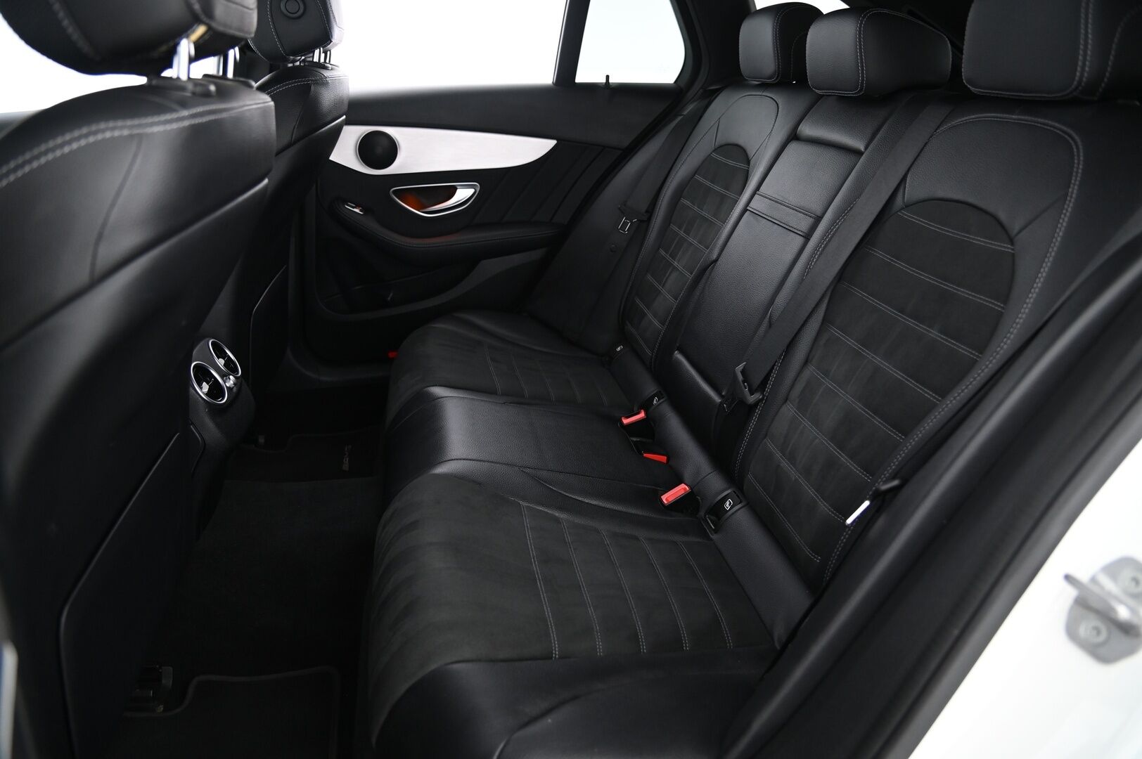 Mercedes-Benz C 2020 300 de T A Business AMG Edition EQ Power *Suomi-Auto / Navi / P-Kamera / Multibeam-LED* - *Juuri saapunut! / AMG-Sisä- ja ulkonäköpaketti / Vakkari / Urheiluistuimet / Lisälämmitys / Tutkat / Musta sisäkattoverhoilu/ Siisti!*