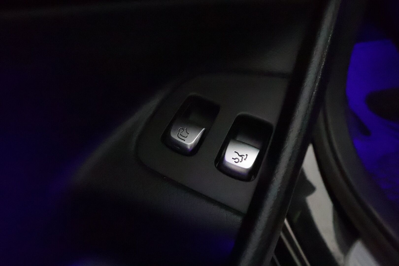 Mercedes-Benz E 2017 220d T A Premium Business AMG - Peruutuskamera / Vetokoukku / Nahka-Alcantara Sporttipenkit / Lohko & Sisäpistoke / Night / Comand Navi / Led High Performance!