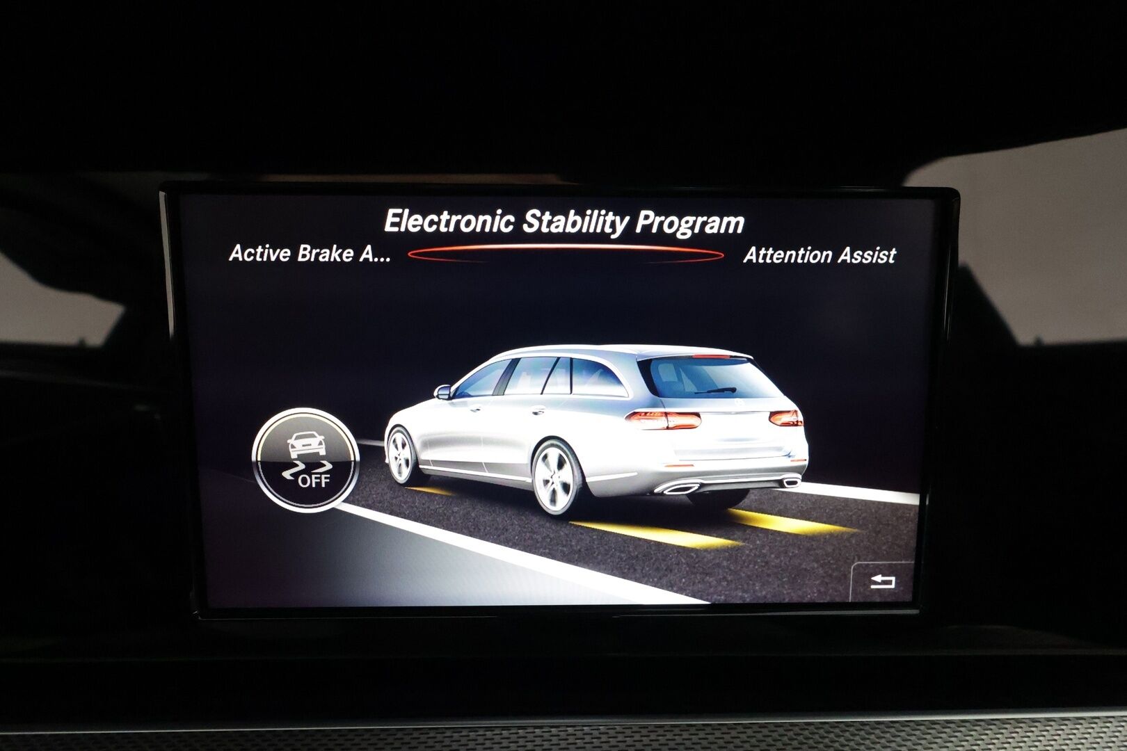 Mercedes-Benz E 2017 220d T A Premium Business AMG - Peruutuskamera / Vetokoukku / Nahka-Alcantara Sporttipenkit / Lohko & Sisäpistoke / Night / Comand Navi / Led High Performance!