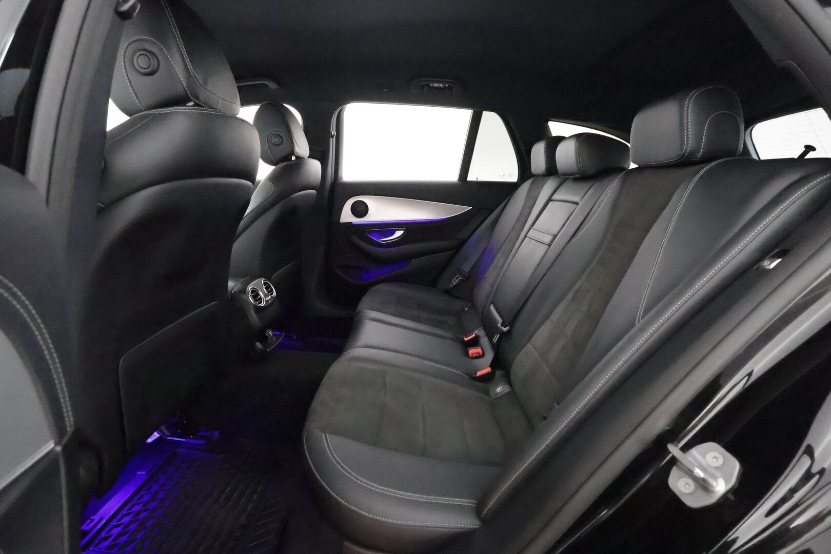 Mercedes-Benz E 2017 220d T A Premium Business AMG - Peruutuskamera / Vetokoukku / Nahka-Alcantara Sporttipenkit / Lohko & Sisäpistoke / Night / Comand Navi / Led High Performance!