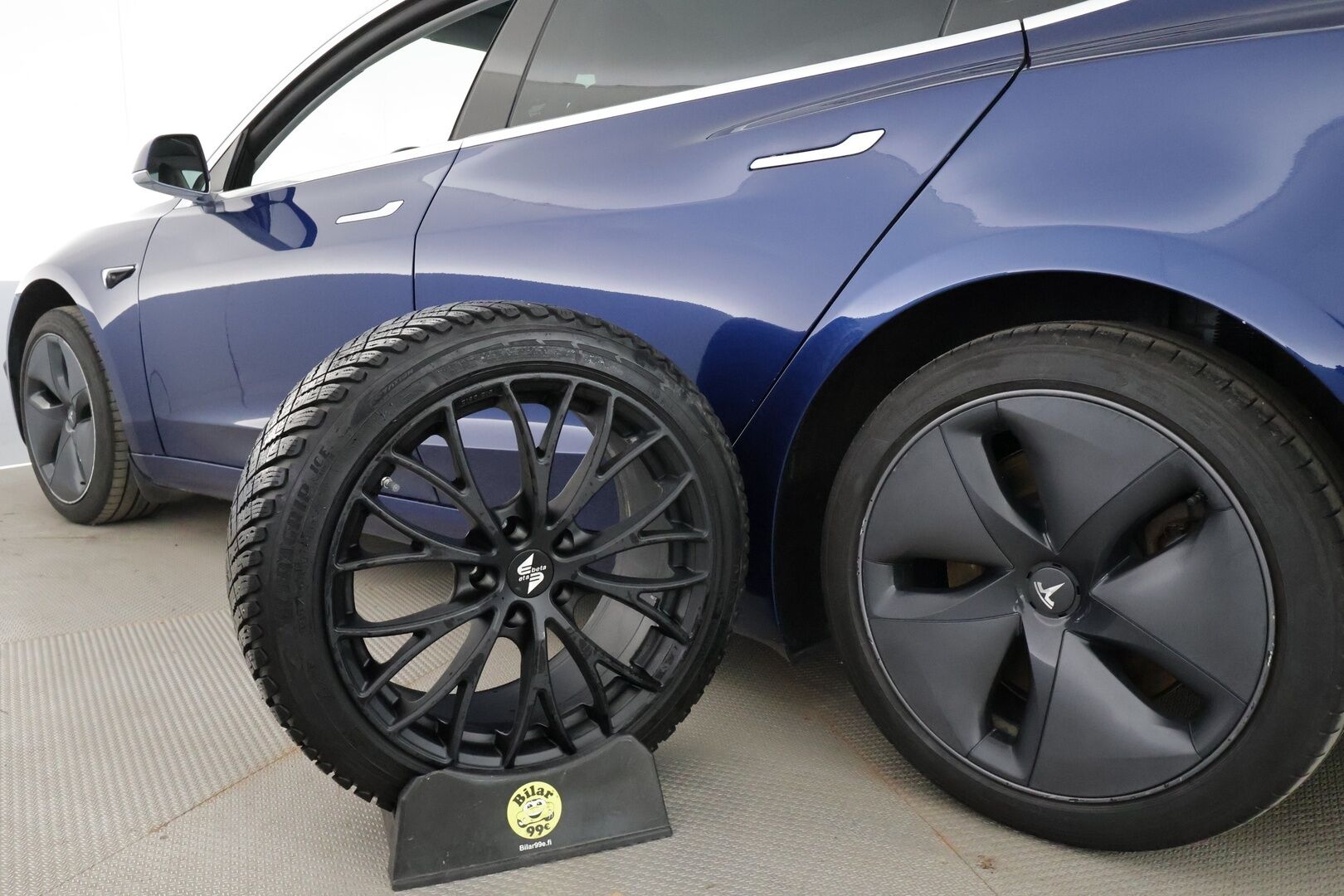 Tesla Model 3 2020 Standard Range Plus - | ACC | Lasikatto | Sähkönahat | Muistipenkki | LED | P.kamera ja tutkat | Autosteer | RCTA | Premium kaiuttimet | 2x renkaat aluin | 