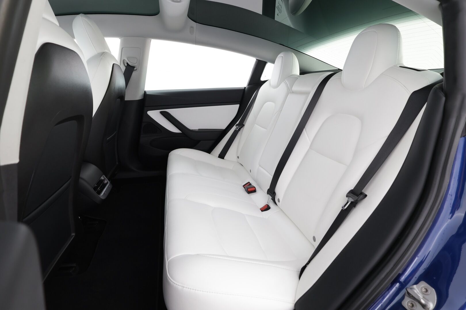 Tesla Model 3 2020 Performance * Suomi-auto / Lasikatto / Premium Audio / Vaaleat nahat / P.kamera * - Akku kuntotarkastettu SoH 95,5% / Kahdet renkaat aluvanteilla