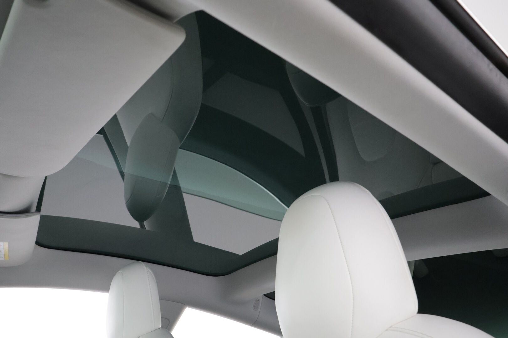 Tesla Model 3 2020 Performance * Suomi-auto / Lasikatto / Premium Audio / Vaaleat nahat / P.kamera * - Akku kuntotarkastettu SoH 95,5% / Kahdet renkaat aluvanteilla