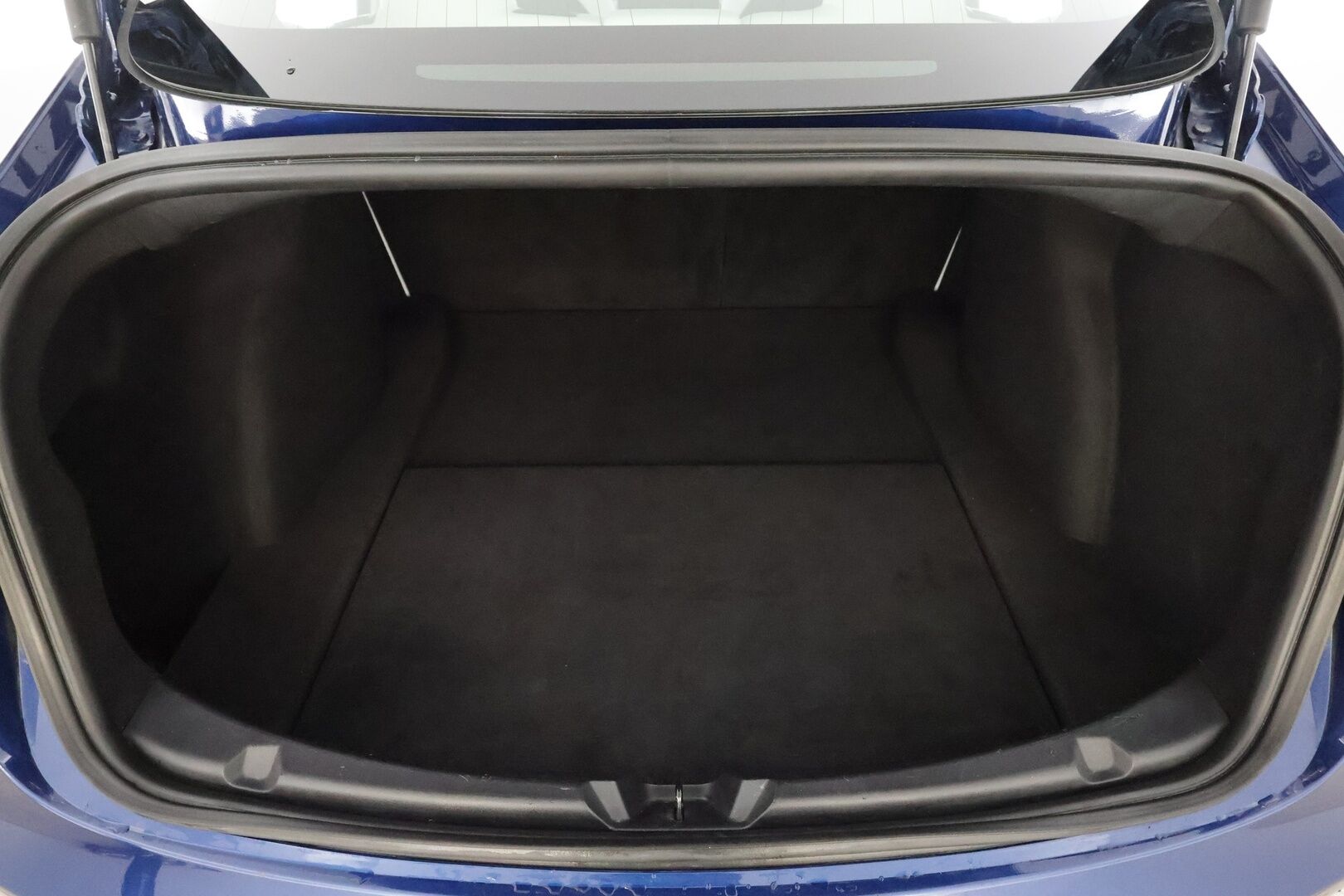 Tesla Model 3 2020 Performance * Suomi-auto / Lasikatto / Premium Audio / Vaaleat nahat / P.kamera * - Akku kuntotarkastettu SoH 95,5% / Kahdet renkaat aluvanteilla - HULLUT AVAJAISHULINAT KORKOTARJOUS 3,29 %