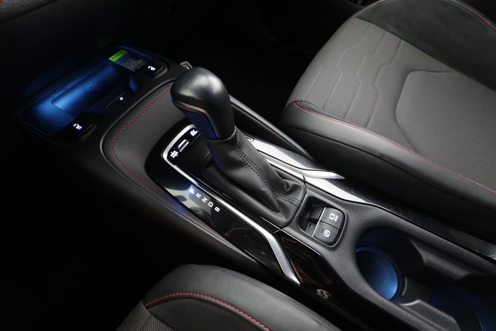 Toyota Corolla 2020 Touring Sports 1,8 Hybrid Style - | Koukku | ACC | LED | P.Kamera | Sisätilanlämmitin | Navi | Kaistavahti | Keyless | Ratinlämmitys | Apple&Android | Kahdet renkaat | Merkkihuollot | Suomi-auto |