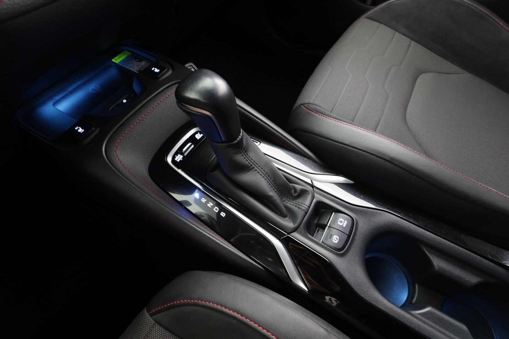Toyota Corolla 2020 Touring Sports 1,8 Hybrid Style - | Koukku | ACC | LED | P.Kamera | Sisätilanlämmitin | Navi | Kaistavahti | Keyless | Ratinlämmitys | Apple&Android | Kahdet renkaat | Merkkihuollot | Suomi-auto |