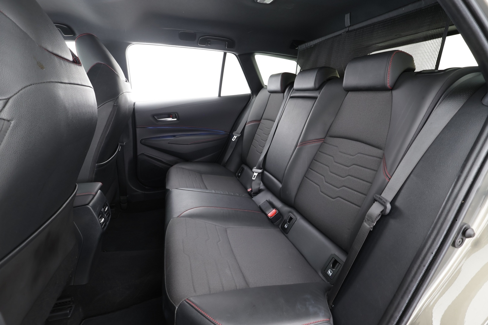 Toyota Corolla 2020 Touring Sports 1,8 Hybrid Style - | Koukku | ACC | LED | P.Kamera | Sisätilanlämmitin | Navi | Kaistavahti | Keyless | Ratinlämmitys | Apple&Android | Kahdet renkaat | Merkkihuollot | Suomi-auto |