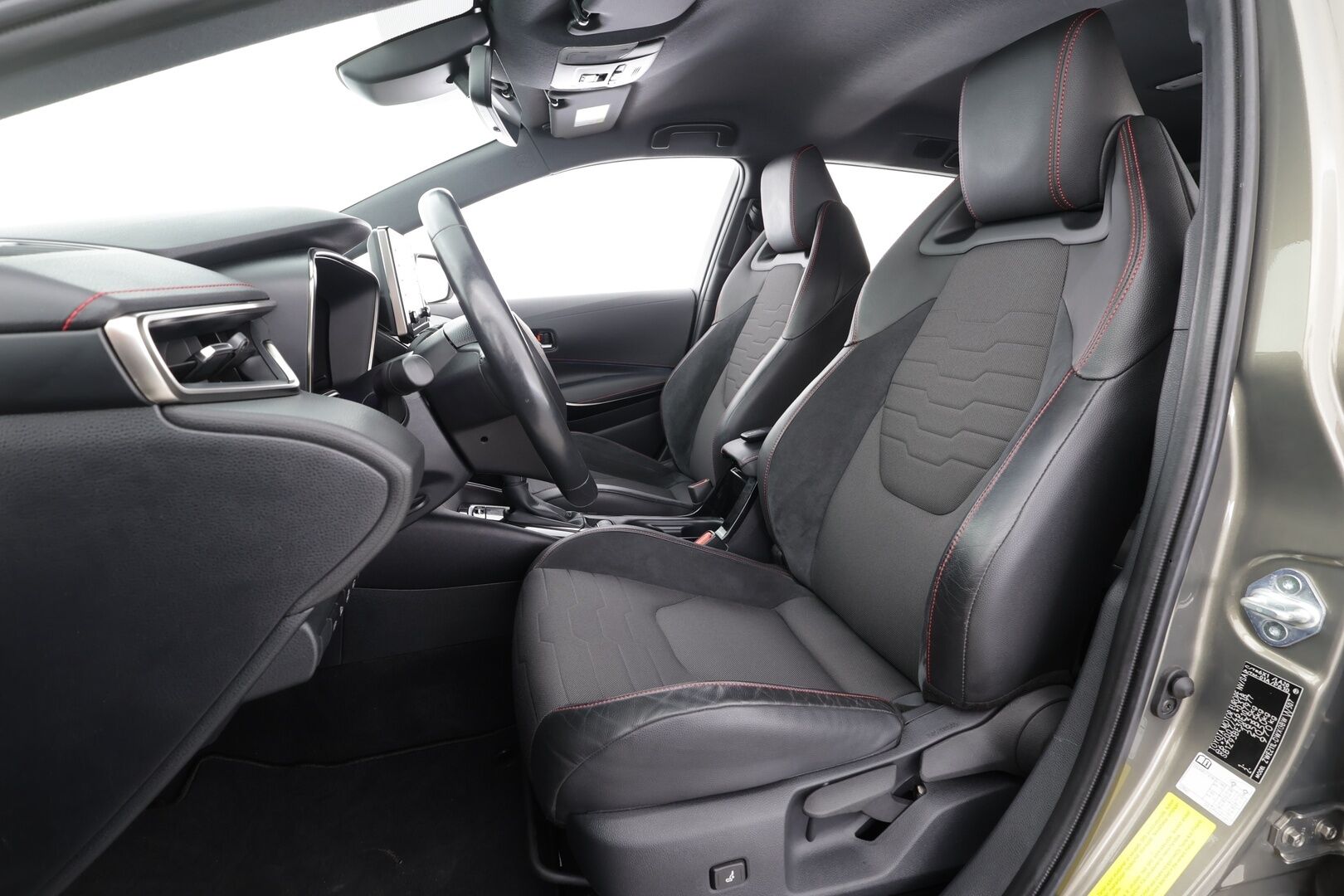 Toyota Corolla 2020 Touring Sports 1,8 Hybrid Style - | Koukku | ACC | LED | P.Kamera | Sisätilanlämmitin | Navi | Kaistavahti | Keyless | Ratinlämmitys | Apple&Android | Kahdet renkaat | Merkkihuollot | Suomi-auto |