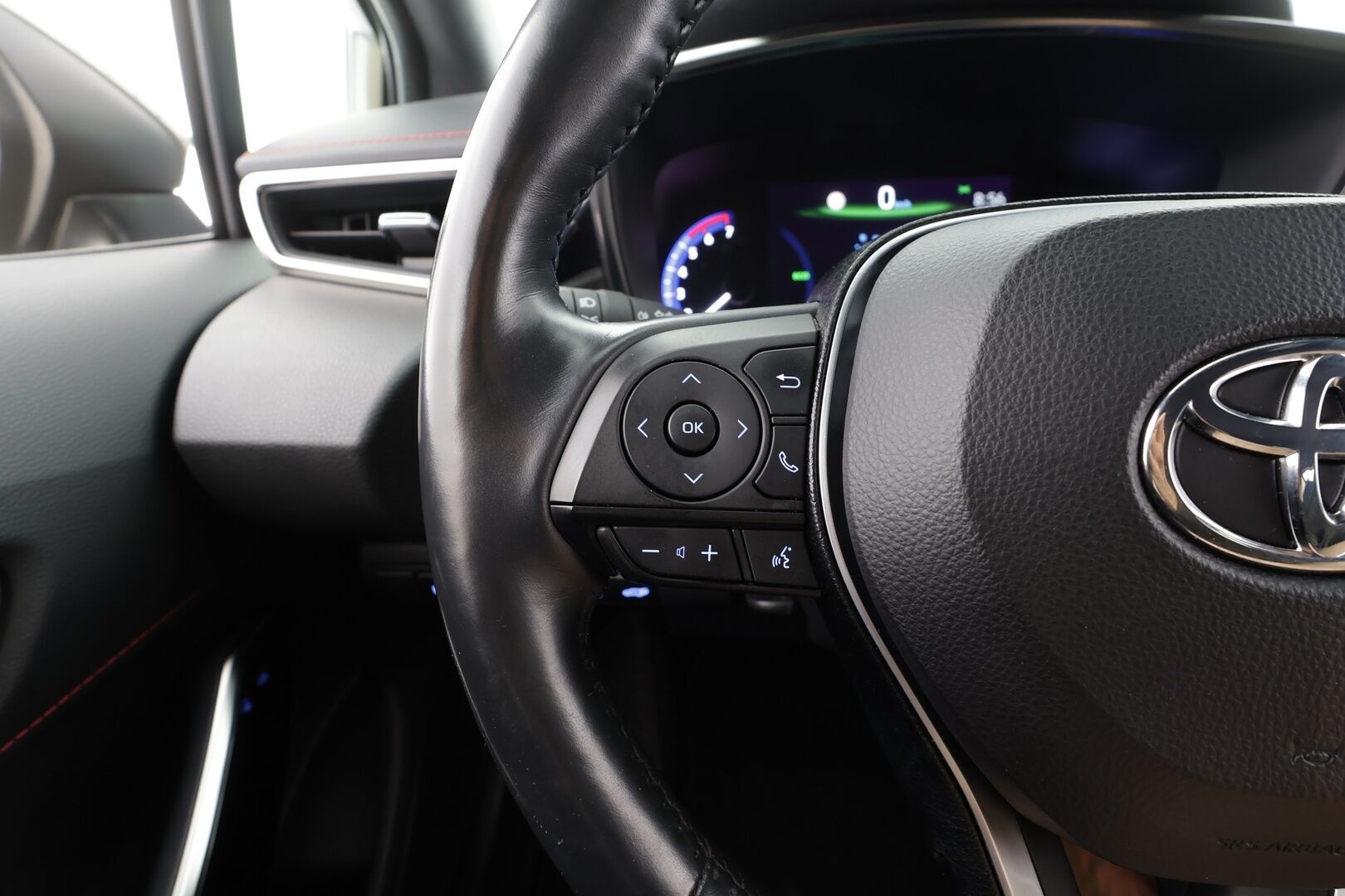 Toyota Corolla 2020 Touring Sports 1,8 Hybrid Style - | Koukku | ACC | LED | P.Kamera | Sisätilanlämmitin | Navi | Kaistavahti | Keyless | Ratinlämmitys | Apple&Android | Kahdet renkaat | Merkkihuollot | Suomi-auto |