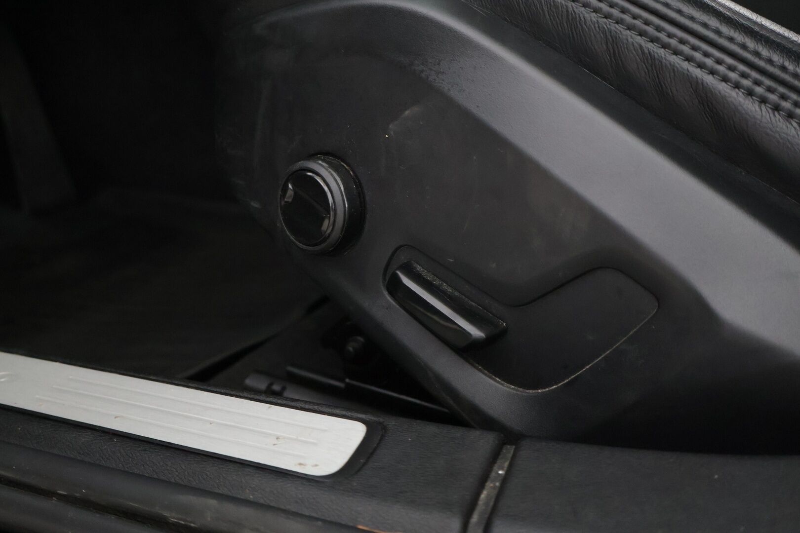 Volvo V60 2020 D3 AWD Business aut *MYYDÄÄN HUUTOKAUPAT.COM*