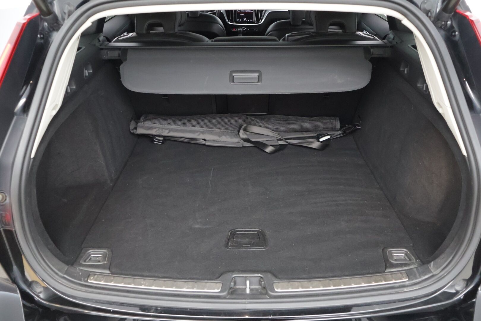 Volvo V60 2020 D3 AWD Business aut *MYYDÄÄN HUUTOKAUPAT.COM*