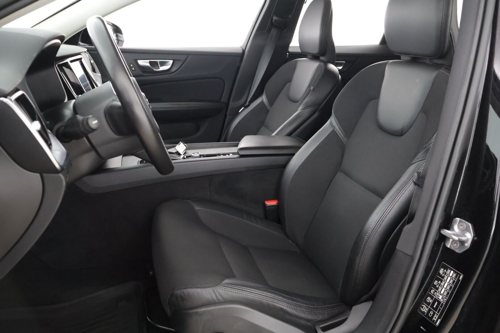 Volvo V60 2020 D3 AWD Business aut *MYYDÄÄN HUUTOKAUPAT.COM*