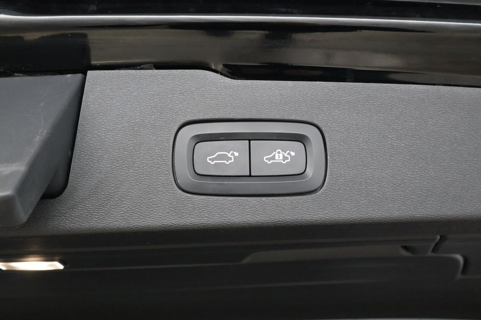 Volvo V60 2020 D3 AWD Business aut *MYYDÄÄN HUUTOKAUPAT.COM*