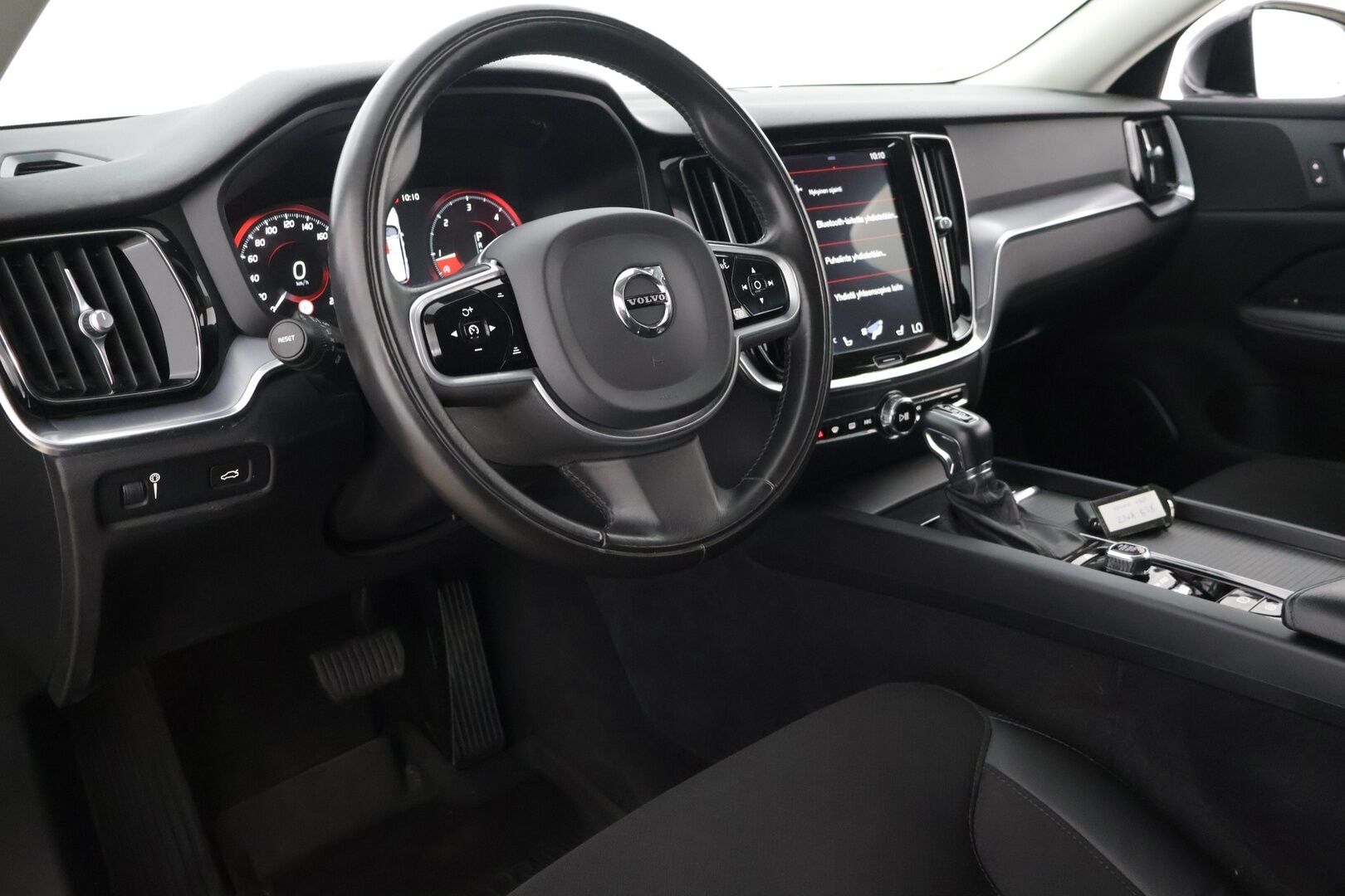 Volvo V60 2020 D3 AWD Business aut *MYYDÄÄN HUUTOKAUPAT.COM*