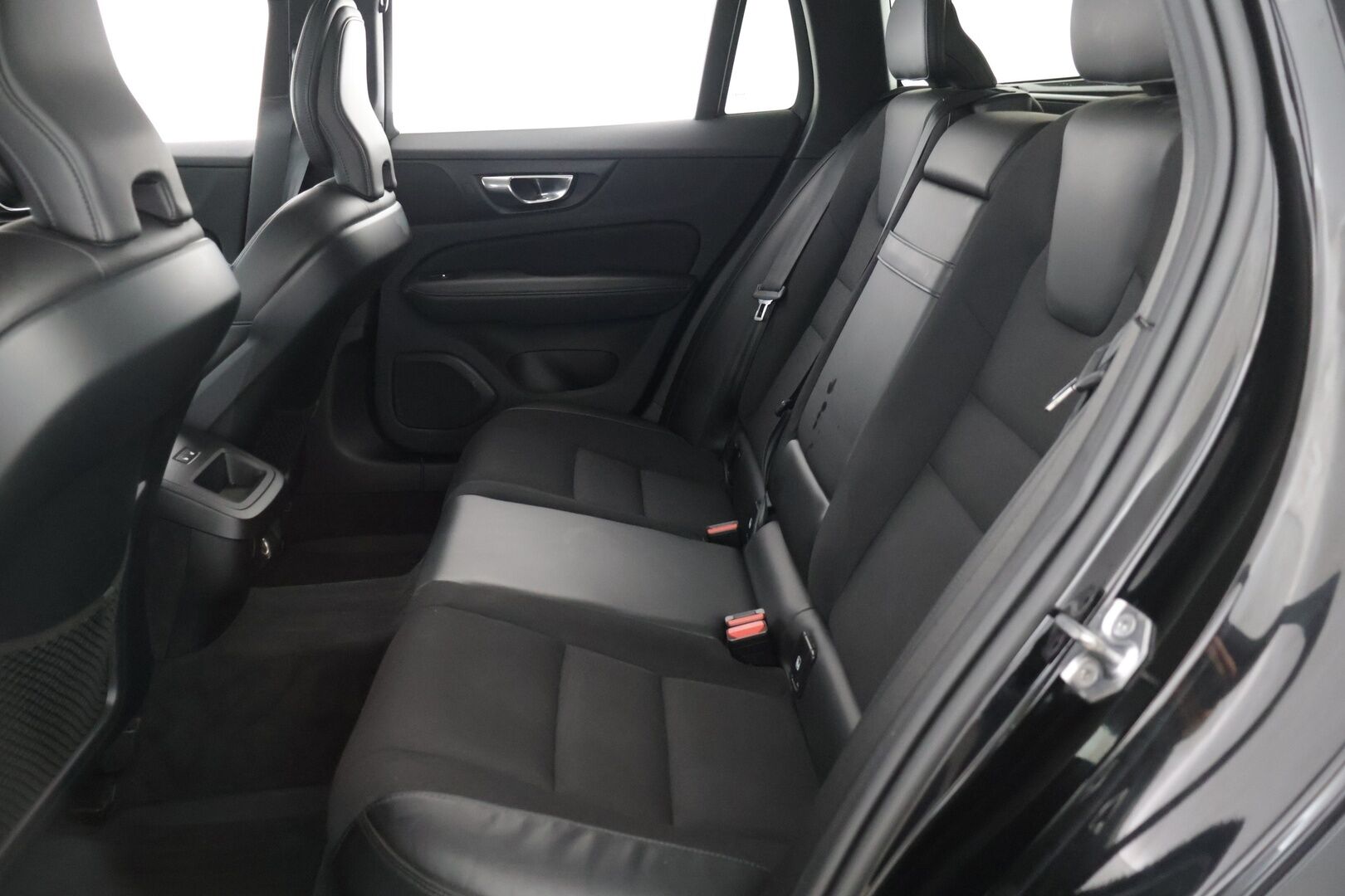 Volvo V60 2020 D3 AWD Business aut *MYYDÄÄN HUUTOKAUPAT.COM*