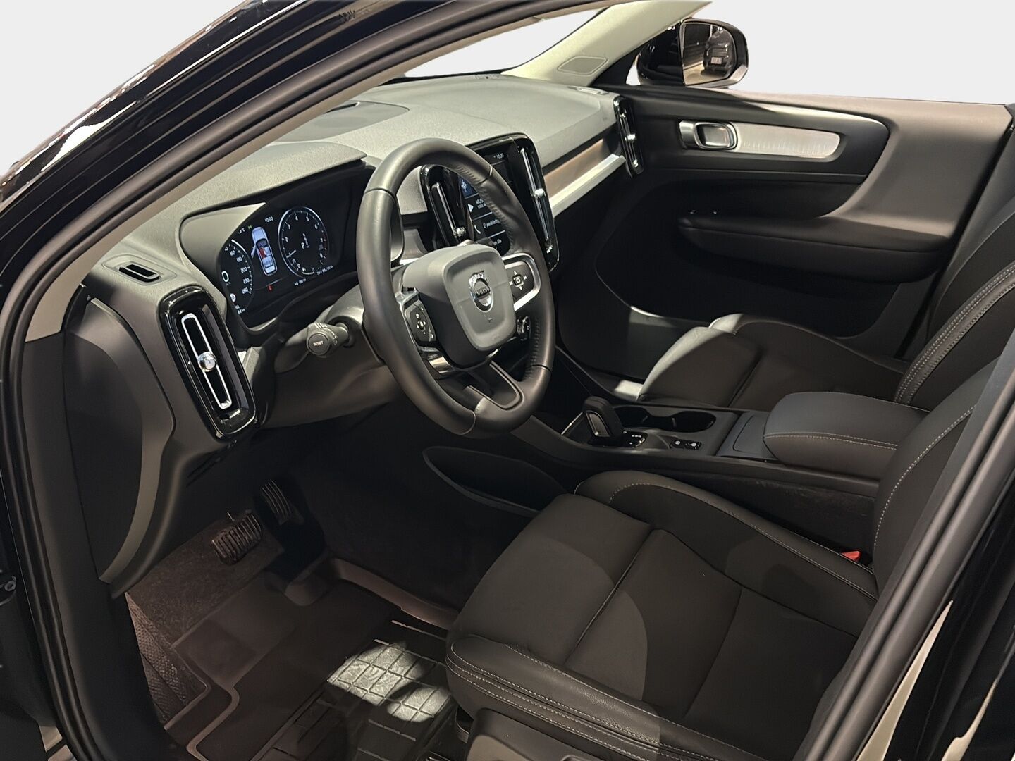 Volvo XC40 2020 T3 Momentum aut * Webasto / Adapt.vakkari / Peruutuskamera / Puolinahat / Adapt.LED / Keyless / Sähköluukku - Vaihtoehto uudelle / 2x merkkirenkaat / Jakopää juuri tehty! - HULLUT AVAJAISHULINAT KORKOTARJOUS 3,29 %