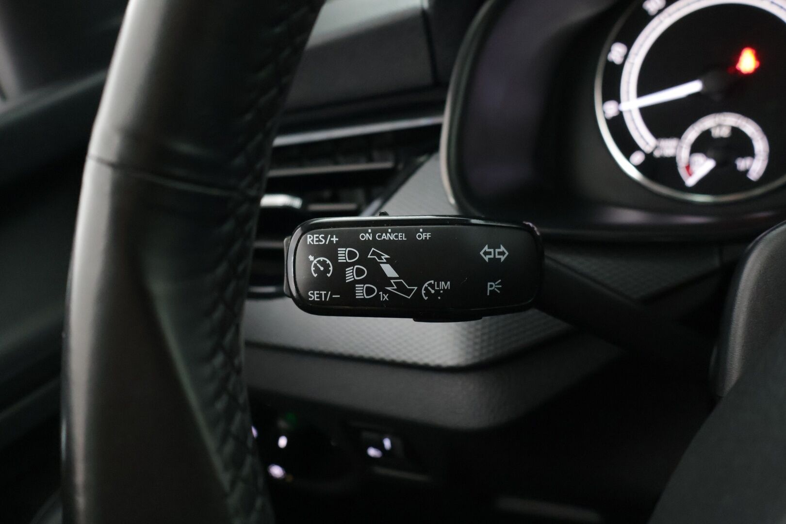 Skoda Kamiq 2020 1,0 TSI G-TEC Ambition **Lohko / SmartLink / Vakkari / Lane assist** - Kahdet renkaat vanteineen / Ratinlämmitys - Osta nyt, maksa vasta ensi vuonna