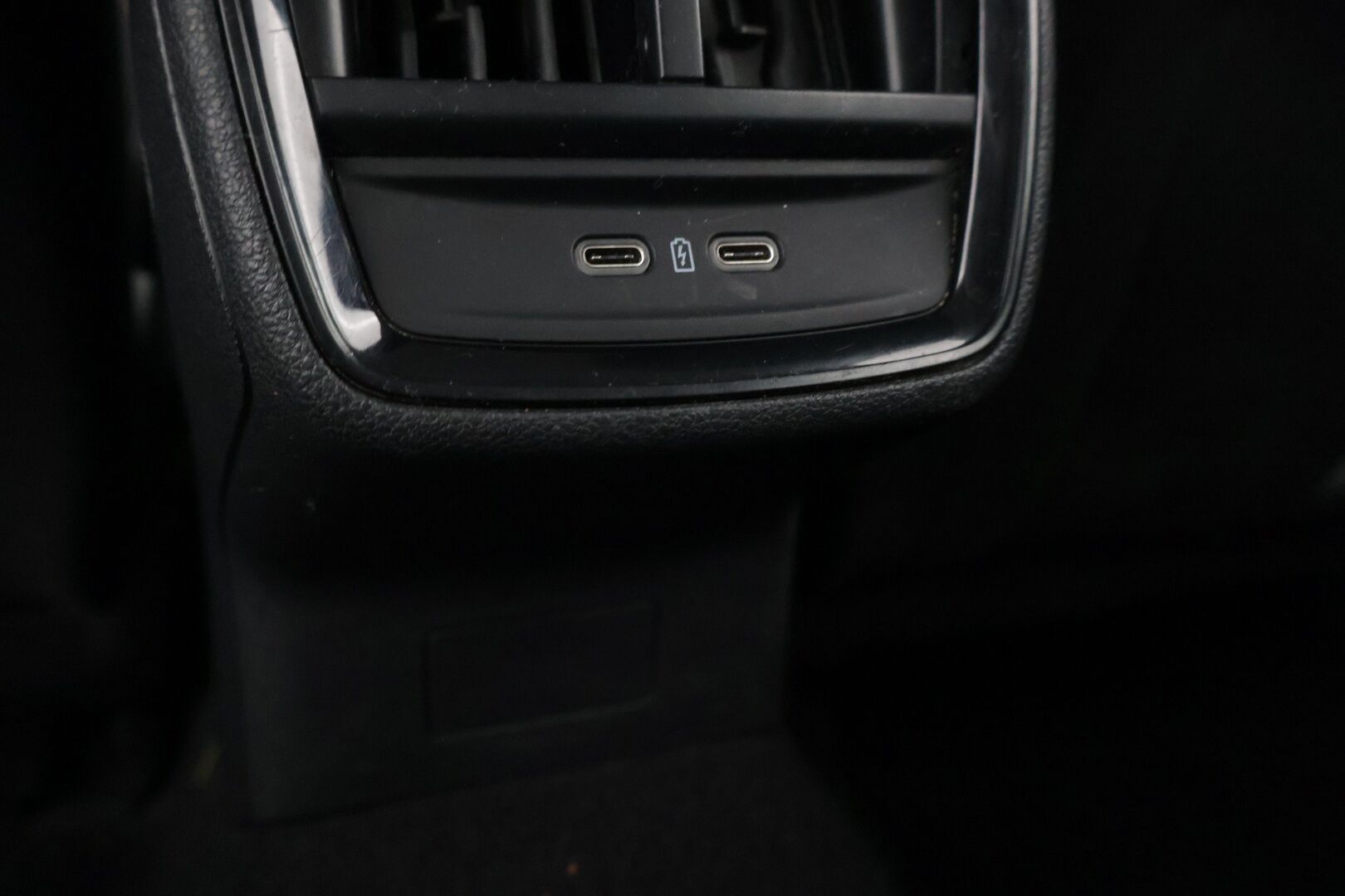 Skoda Kamiq 2020 1,0 TSI G-TEC Ambition **Lohko / SmartLink / Vakkari / Lane assist** - Kahdet renkaat vanteineen / Ratinlämmitys - Osta nyt, maksa vasta ensi vuonna