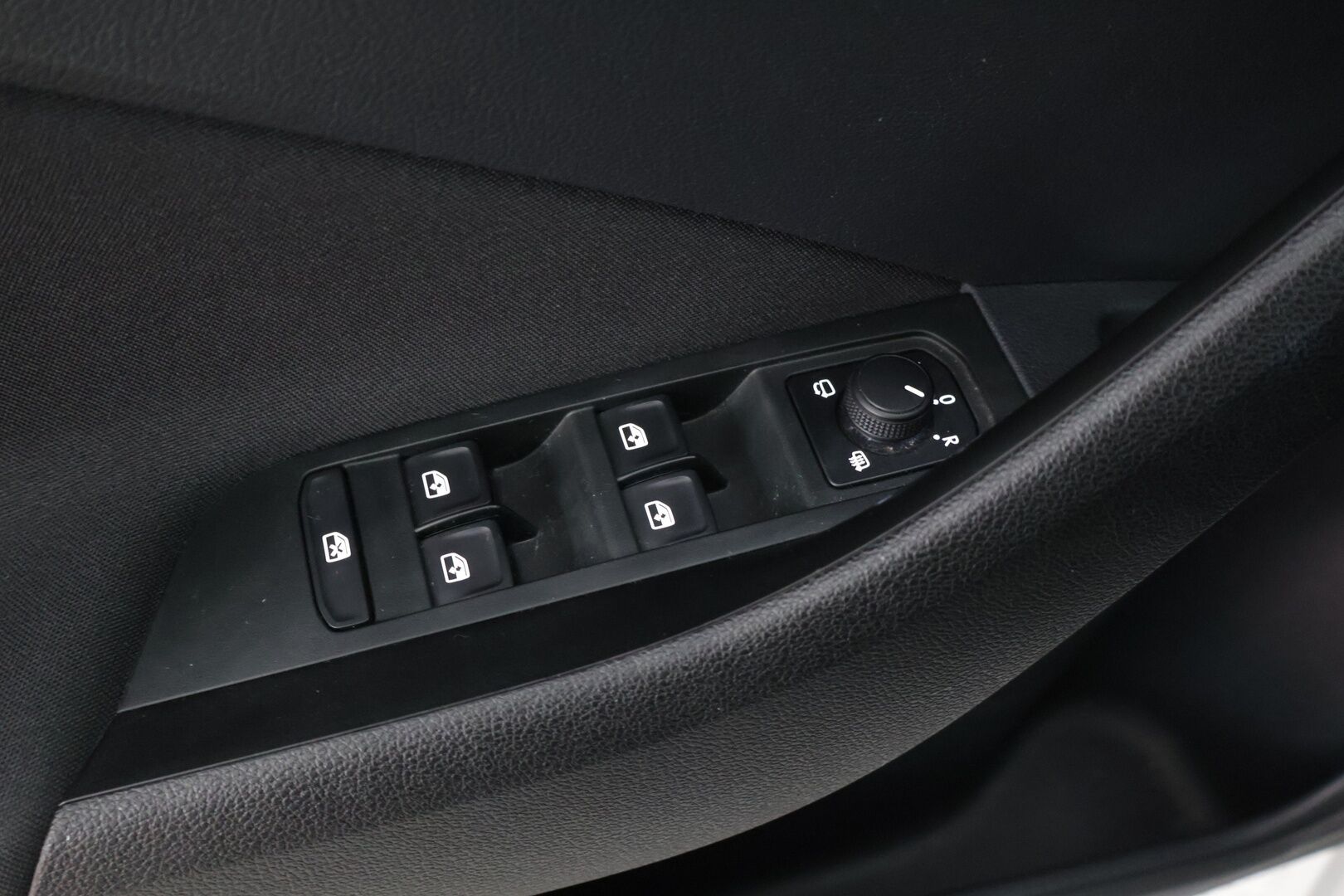 Skoda Kamiq 2020 1,0 TSI G-TEC Ambition **Lohko / SmartLink / Vakkari / Lane assist** - Kahdet renkaat vanteineen / Ratinlämmitys - Osta nyt, maksa vasta ensi vuonna