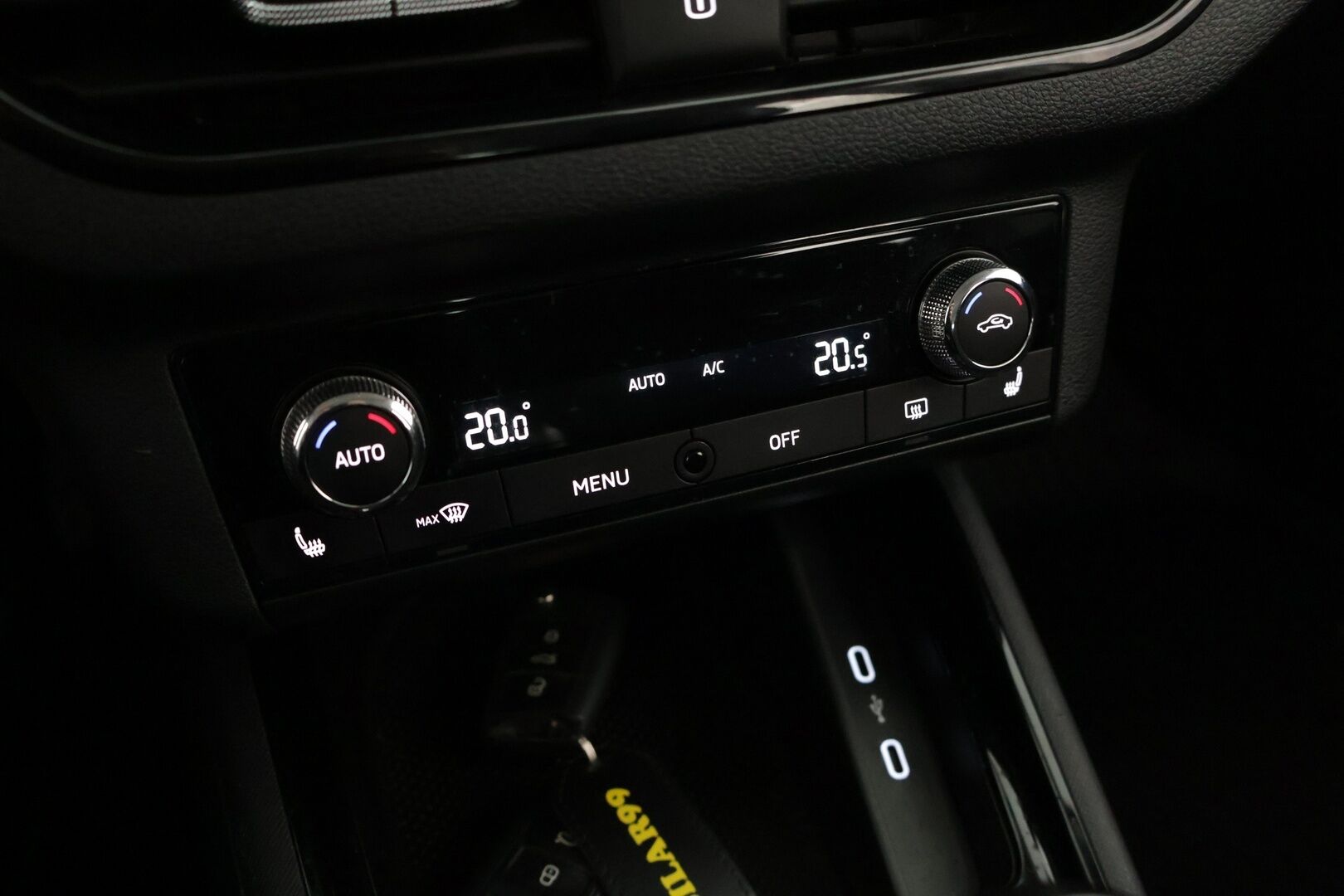 Skoda Kamiq 2020 1,0 TSI G-TEC Ambition **Lohko / SmartLink / Vakkari / Lane assist** - Kahdet renkaat vanteineen / Ratinlämmitys - Osta nyt, maksa vasta ensi vuonna