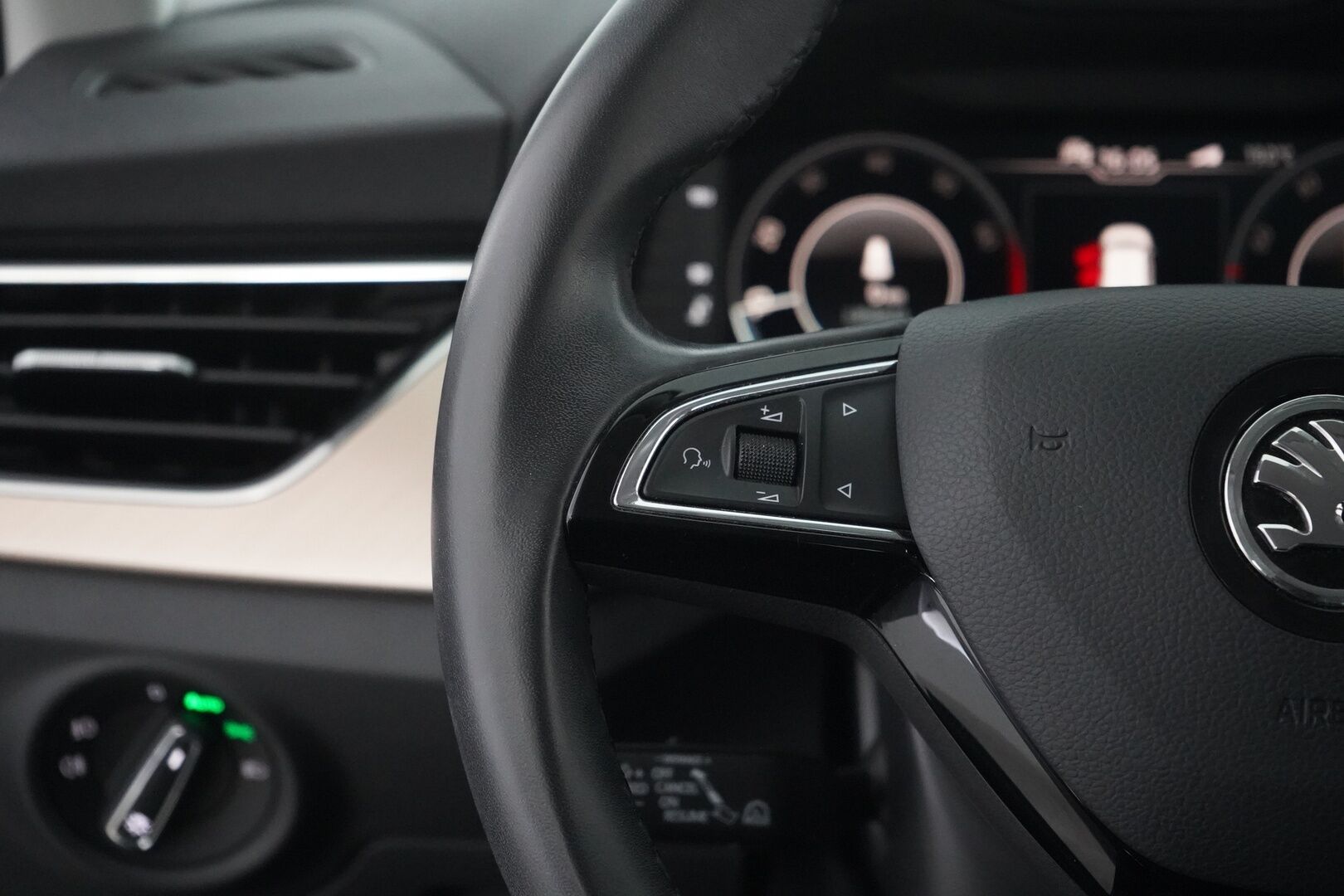 Skoda Scala 2020 1.0 TSI 115 Style DSG Autom. - Kamera | Acc | Digimittaristo | Lohko | Keyless | BT | Suomi-auto | Kahdet renkaat