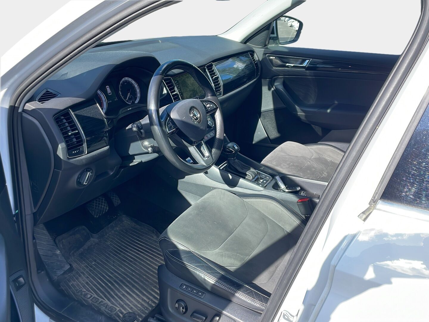 Skoda Kodiaq 2020 2,0 TSI 4x4 Style BusinessLine DSG Autom. - | 360° | Webasto | Koukku | Canton | ACC | Muistipenkit | Nahka-alcantara | Ratinlämmitin | Tuulilasinlämmitin