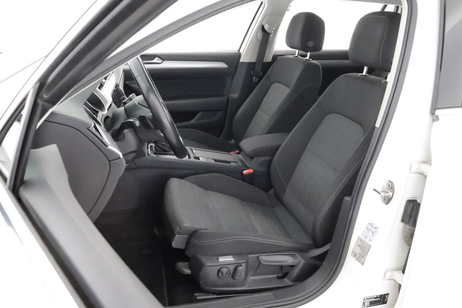 Volkswagen Passat 2020 Variant Style 1,5 TSI EVO 110 kW DSG-automaatti * Suomiauto / Webasto / Adapt.Vakkari / LED / ergoComfort / 2-Omisteinen! - Jakopää juuri tehty / 2x Hyvät renkaat aluvantein / Juuri tullut Tampereelle!