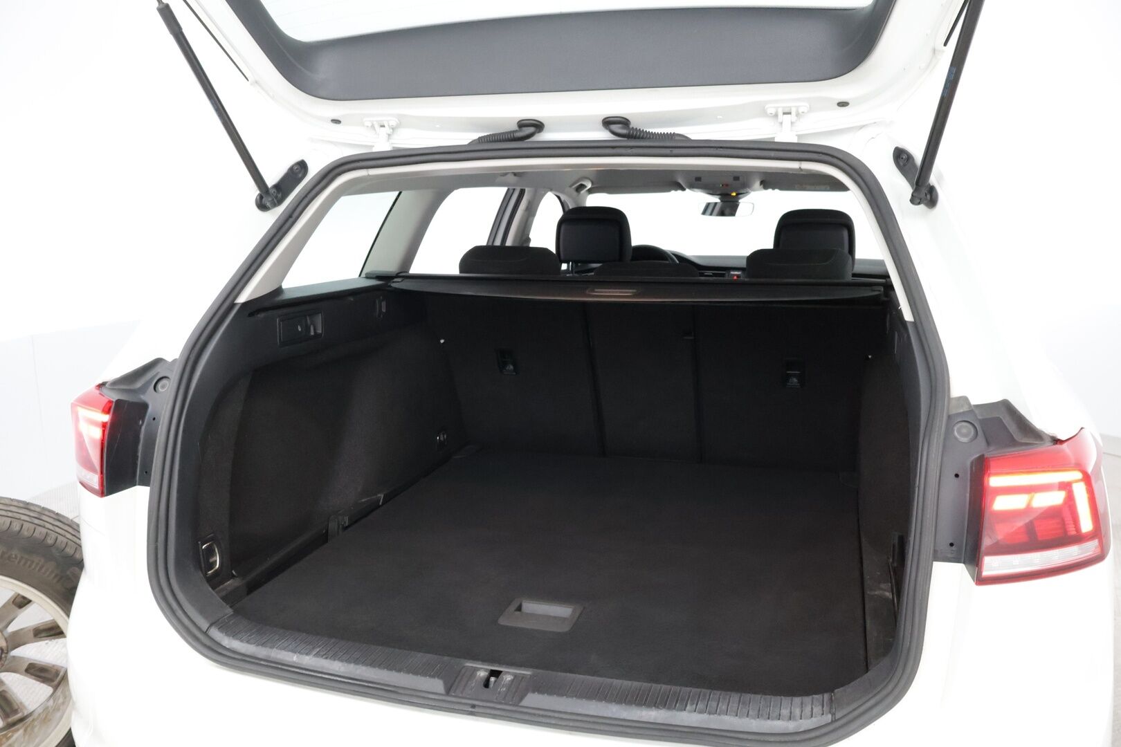 Volkswagen Passat 2020 Variant Style 1,5 TSI EVO 110 kW DSG-automaatti * Suomiauto / Webasto / Adapt.Vakkari / LED / ergoComfort / 2-Omisteinen! - Jakopää juuri tehty / 2x Hyvät renkaat aluvantein / Juuri tullut Tampereelle!