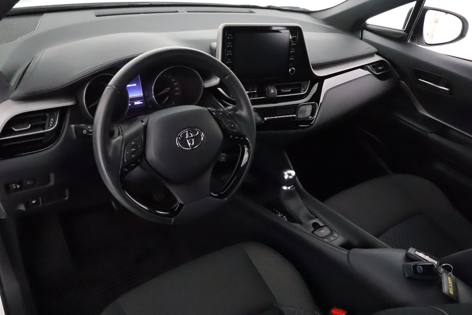Toyota C-HR 2020 1,8 Hybrid Active **ACC / P.kamera / LED / Navi / KeylessGo / Apple&Android** - 1.Om Suomi-auto / Kahdet renkaat aluvanteilla