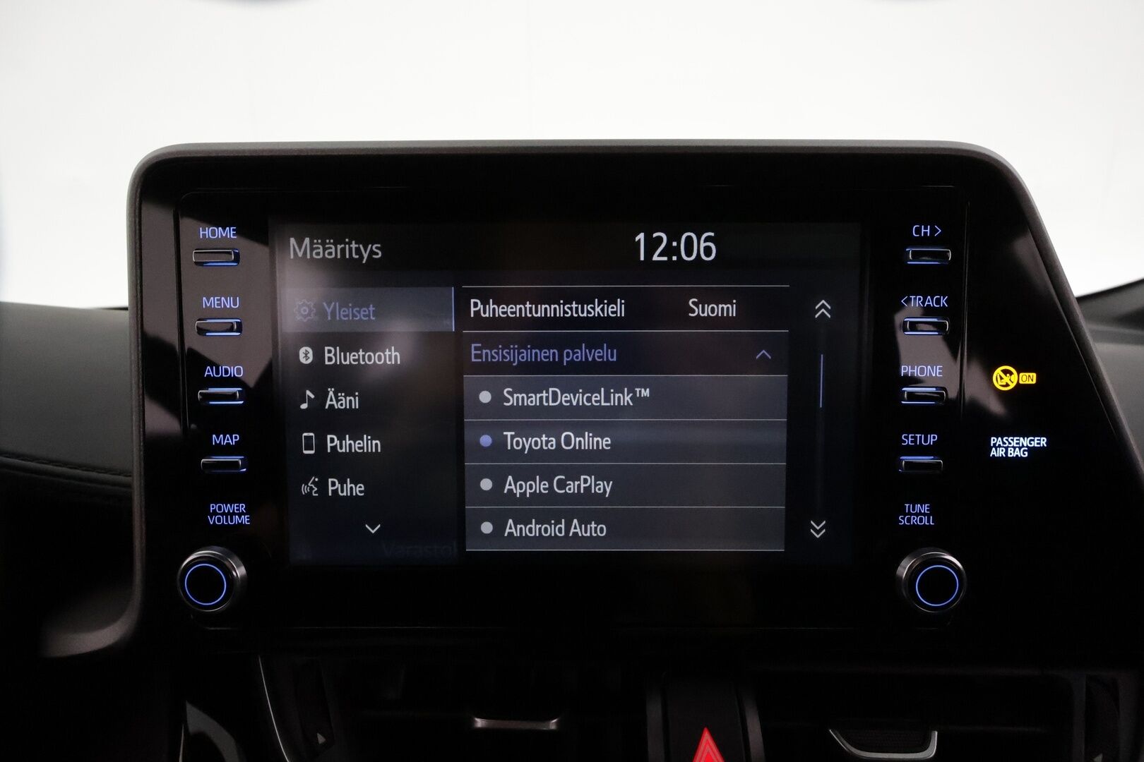 Toyota C-HR 2020 1,8 Hybrid Active **ACC / P.kamera / LED / Navi / KeylessGo / Apple&Android** - 1.Om Suomi-auto / Kahdet renkaat aluvanteilla