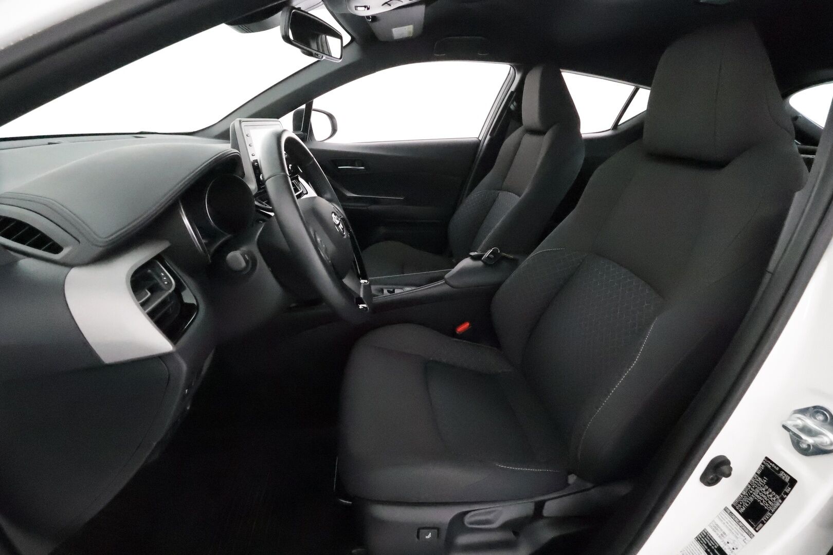 Toyota C-HR 2020 1,8 Hybrid Active **ACC / P.kamera / LED / Navi / KeylessGo / Apple&Android** - 1.Om Suomi-auto / Kahdet renkaat aluvanteilla