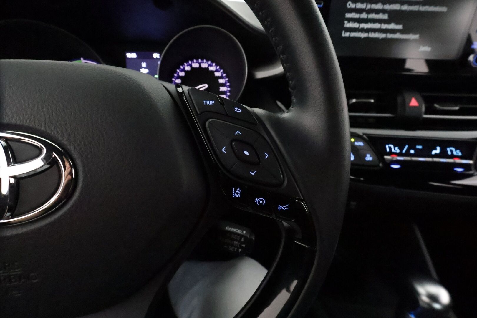 Toyota C-HR 2020 1,8 Hybrid Active **ACC / P.kamera / LED / Navi / KeylessGo / Apple&Android** - 1.Om Suomi-auto / Kahdet renkaat aluvanteilla