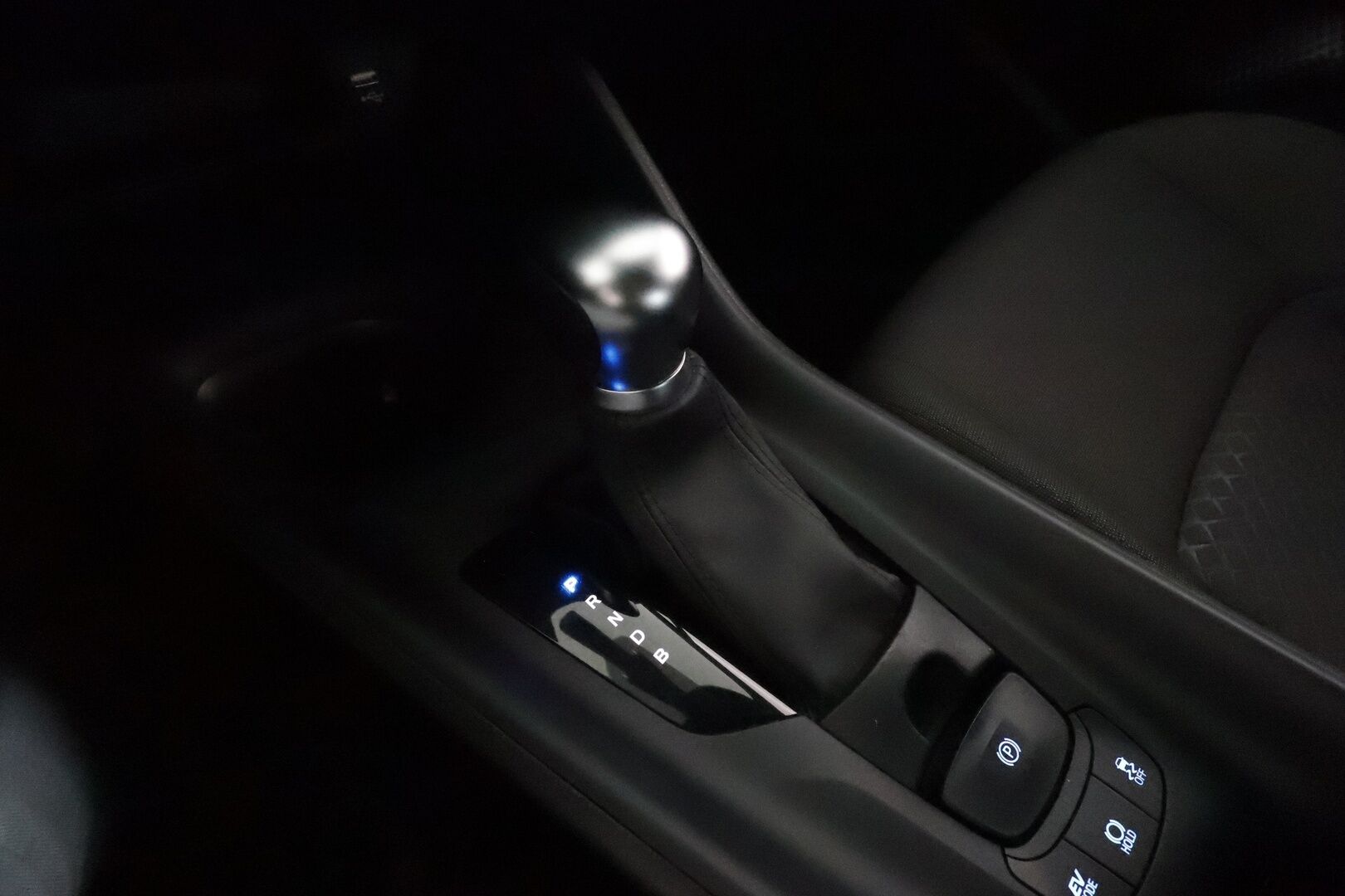Toyota C-HR 2020 1,8 Hybrid Active **ACC / P.kamera / LED / Navi / KeylessGo / Apple&Android** - 1.Om Suomi-auto / Kahdet renkaat aluvanteilla