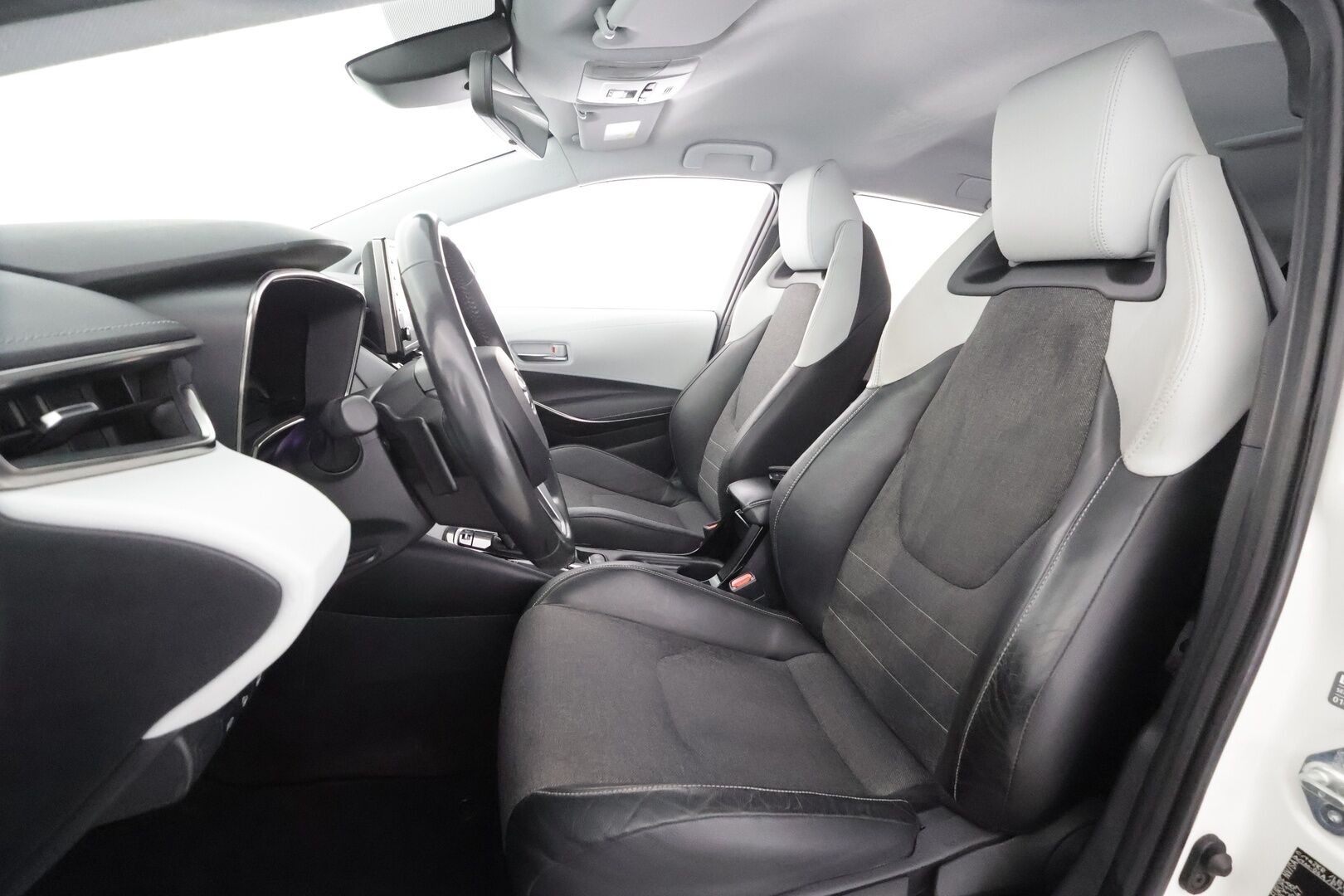 Toyota Corolla 2020 Touring Sports 2,0 Hybrid Style - | Koukku | Lohkolämmitin | ACC | LED | P.Kamera | Navi | Kaistavahti | Keyless | Suomi-auto | Kahdet renkaat |