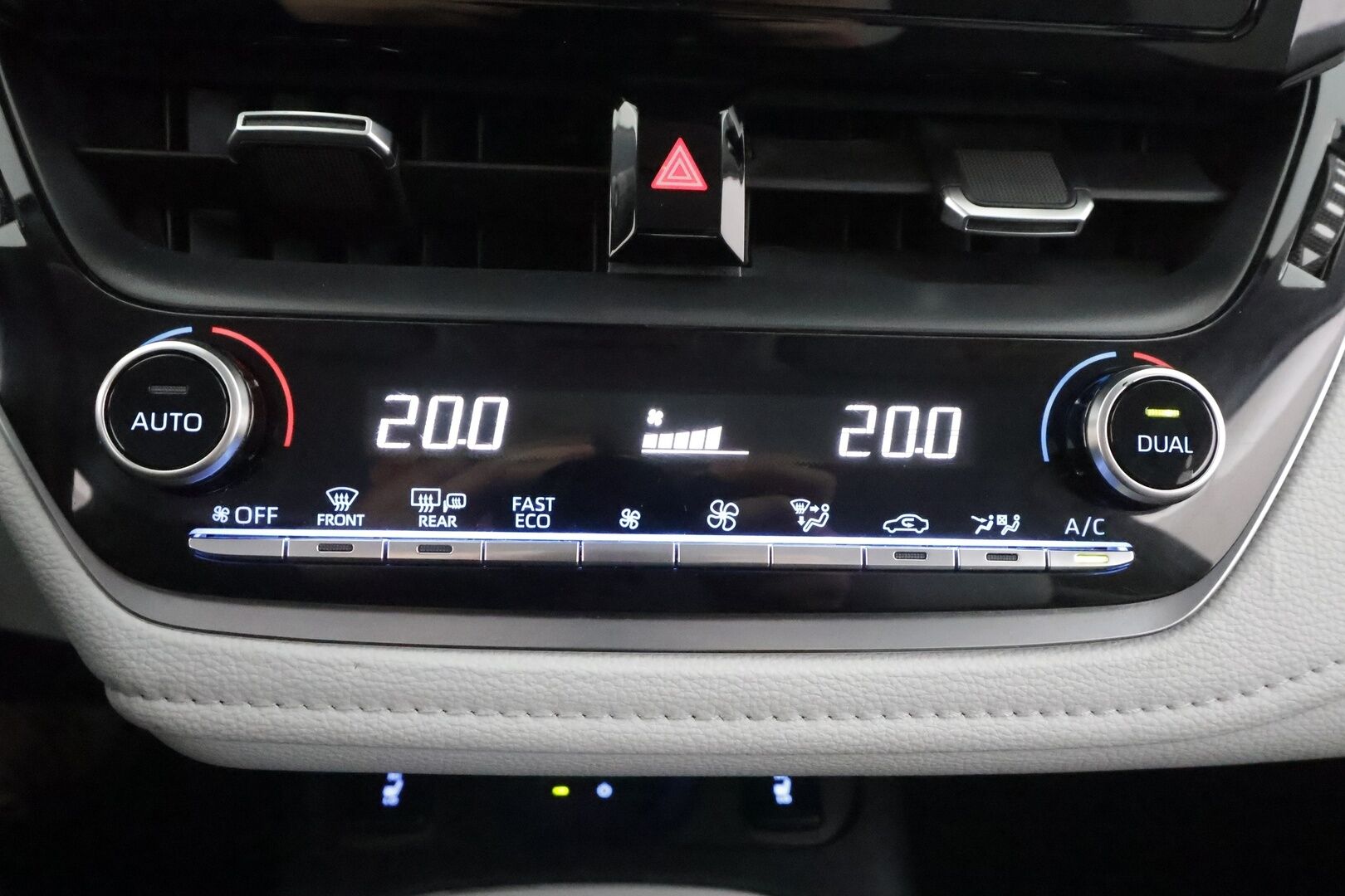 Toyota Corolla 2020 Touring Sports 2,0 Hybrid Style - | Koukku | Lohkolämmitin | ACC | LED | P.Kamera | Navi | Kaistavahti | Keyless | Suomi-auto | Kahdet renkaat |