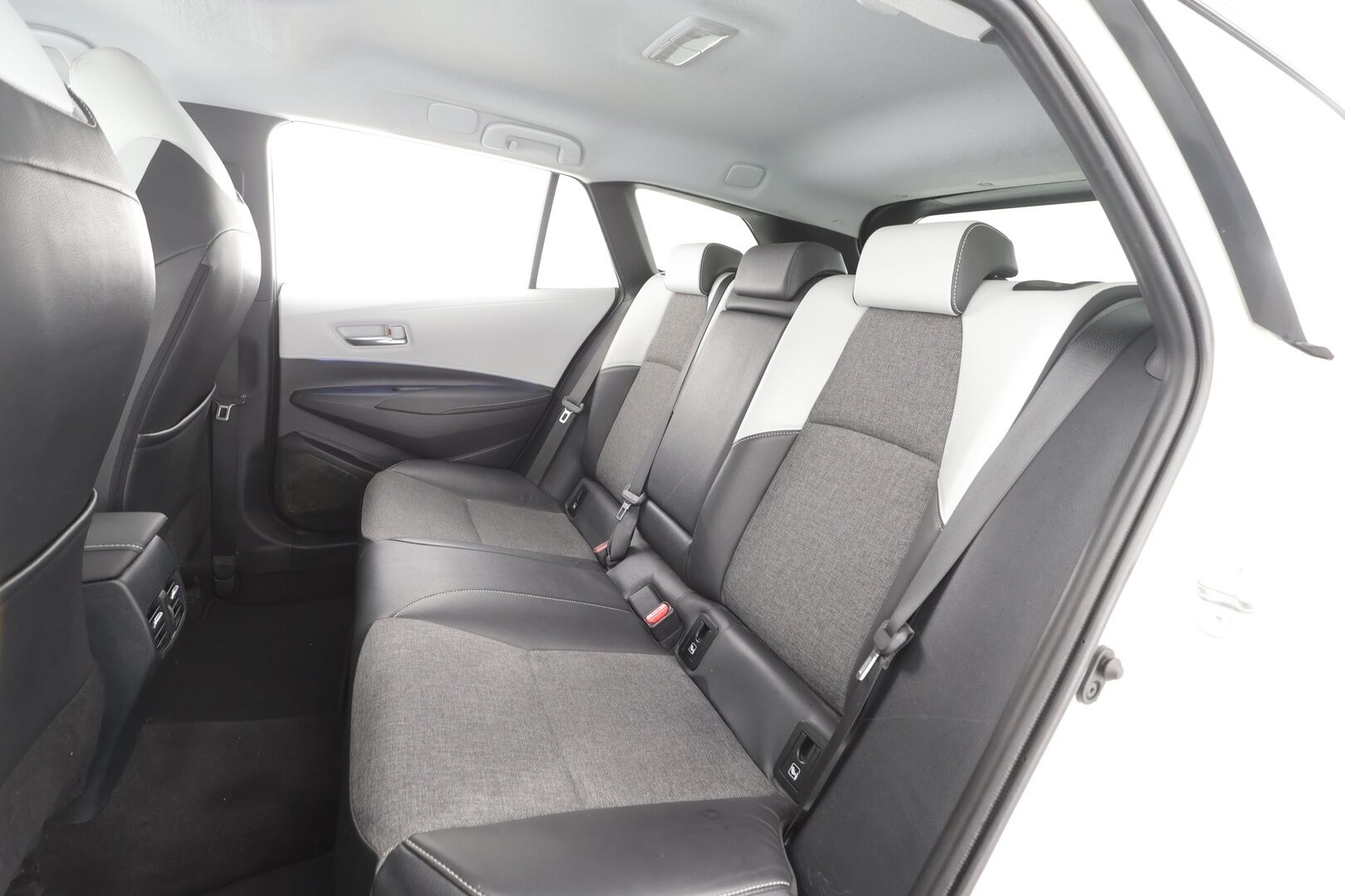 Toyota Corolla 2020 Touring Sports 2,0 Hybrid Style - | Koukku | Lohkolämmitin | ACC | LED | P.Kamera | Navi | Kaistavahti | Keyless | Suomi-auto | Kahdet renkaat |