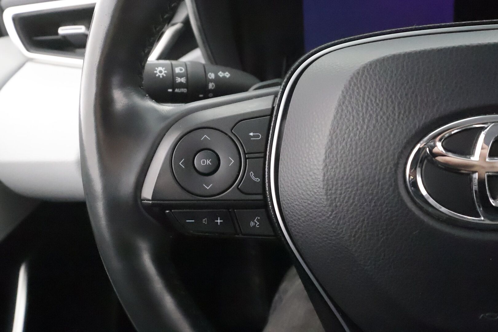 Toyota Corolla 2020 Touring Sports 2,0 Hybrid Style - | Koukku | Lohkolämmitin | ACC | LED | P.Kamera | Navi | Kaistavahti | Keyless | Suomi-auto | Kahdet renkaat |