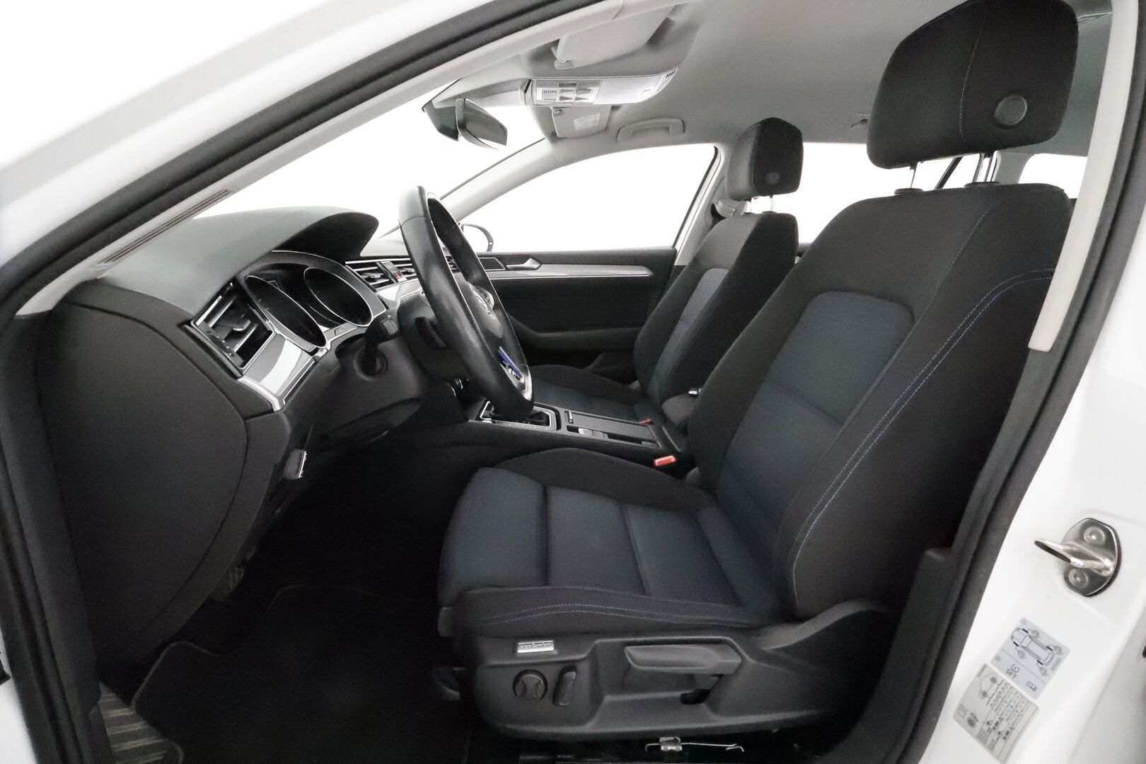 Volkswagen Passat 2020 Variant GTE Plug-In Hybrid 160 kW DSG **Webasto / Adapt.Vakkari / Matrix-LED / P.Kamera / Navi / Kaistavahti / Keyless** - Suomi-auto / Kahdet Renkaat