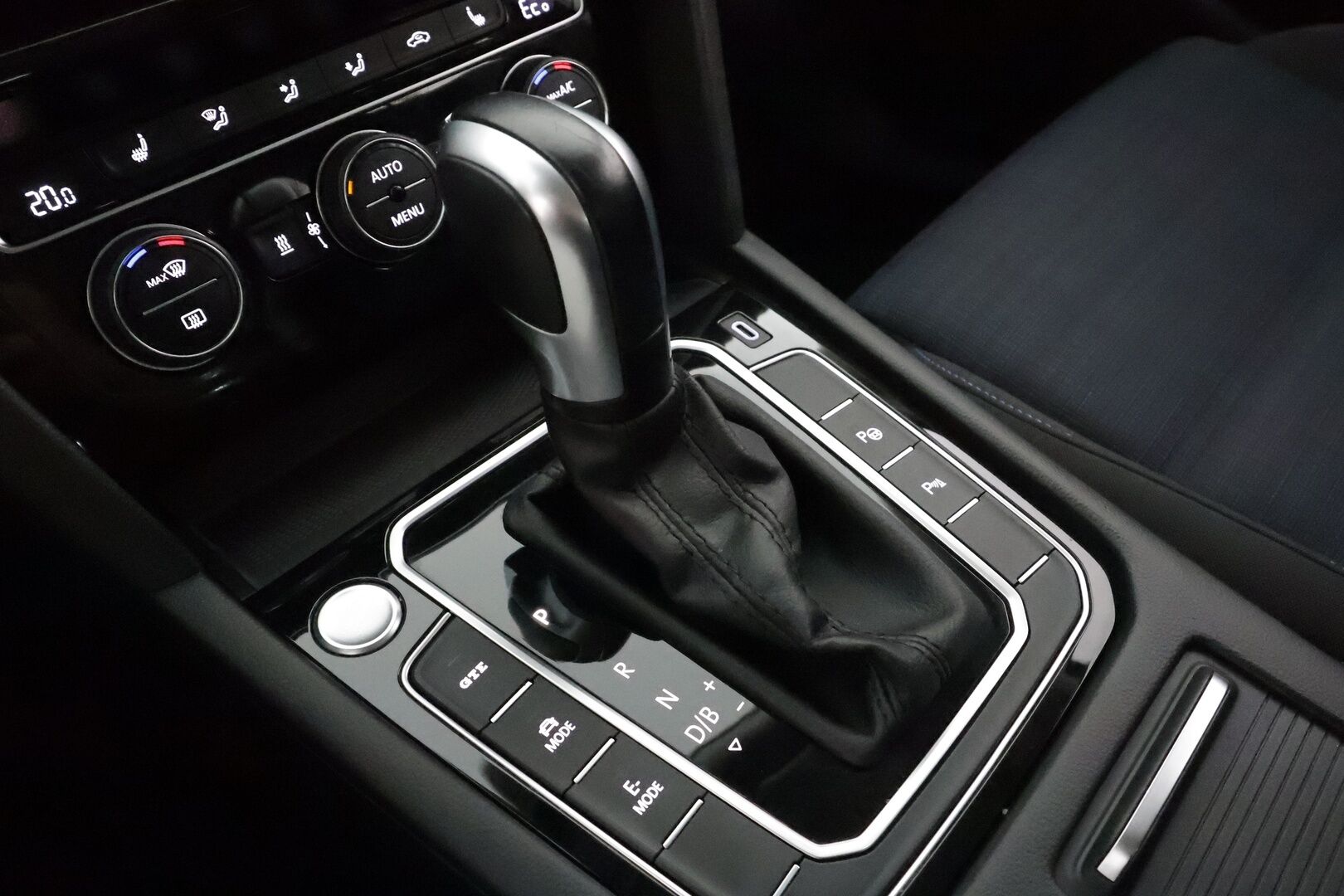 Volkswagen Passat 2020 Variant GTE Plug-In Hybrid 160 kW DSG **Webasto / Adapt.Vakkari / Matrix-LED / P.Kamera / Navi / Kaistavahti / Keyless** - Suomi-auto / Kahdet Renkaat